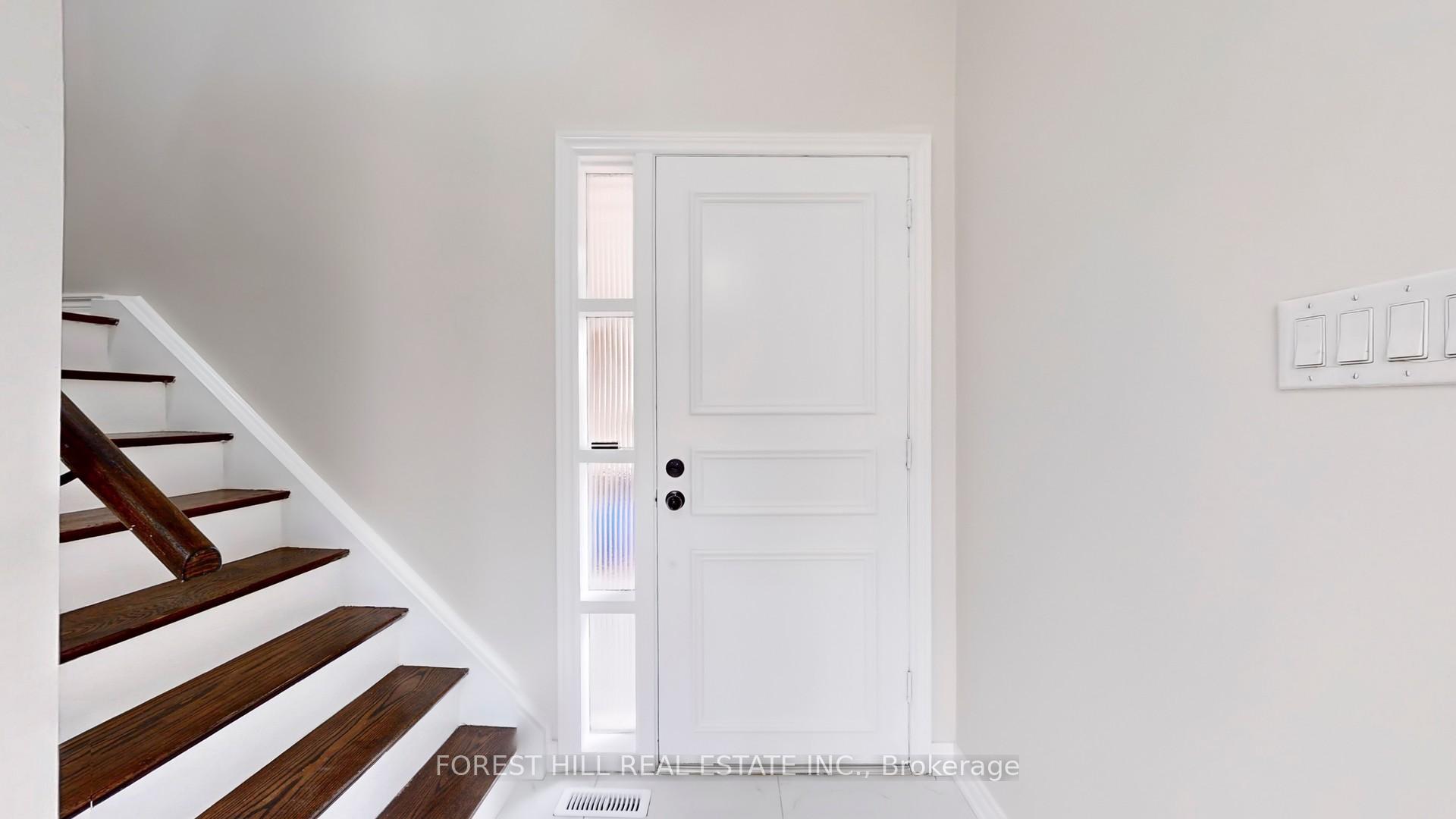 Photo 2 of 6 Mira Road, Markham, Thornhill — HOMEH