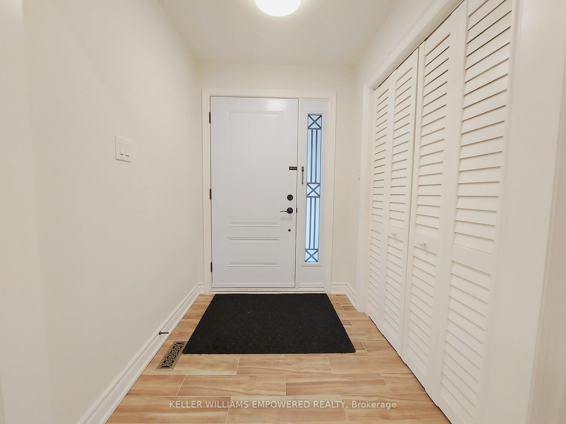Photo 4 of 76 Mowatt Court, Markham, Thornlea — HOMEH