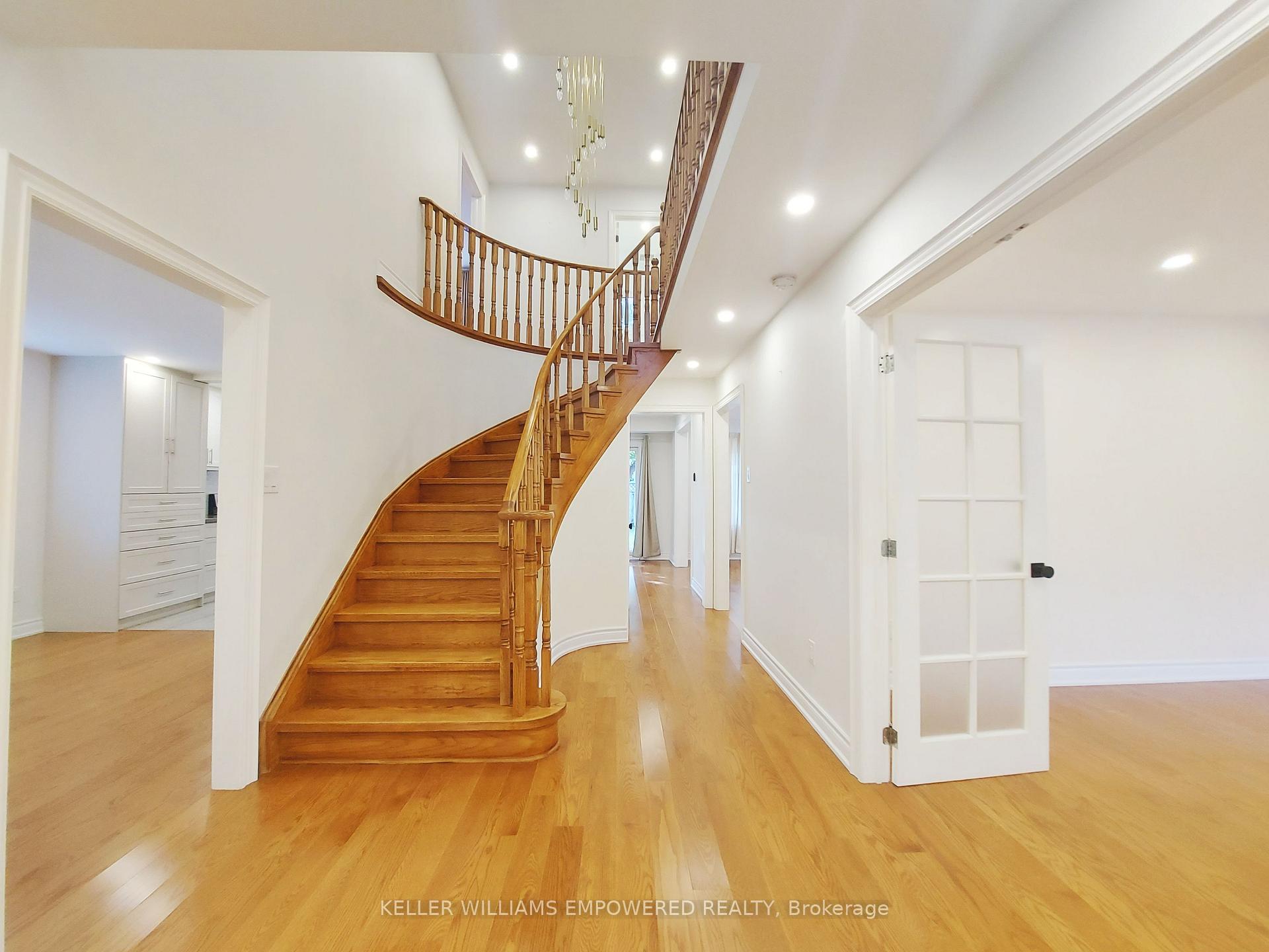 Photo 5 of 76 Mowatt Court, Markham, Thornlea — HOMEH