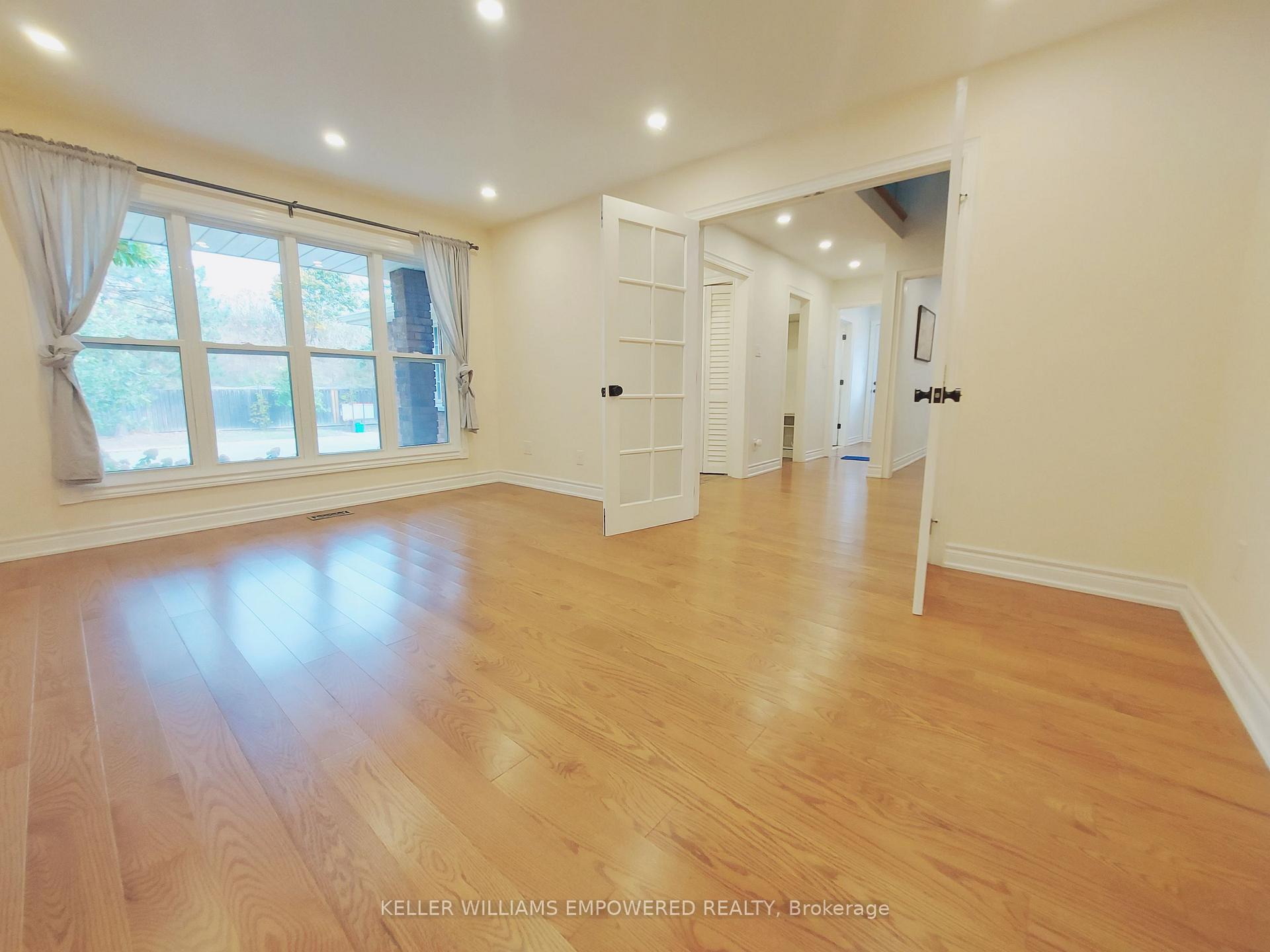 Photo 7 of 76 Mowatt Court, Markham, Thornlea — HOMEH