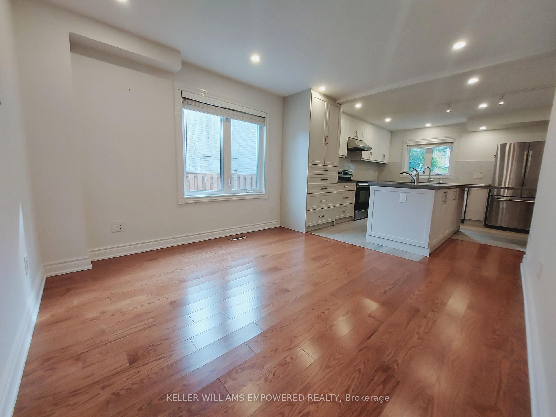 Photo 10 of 76 Mowatt Court, Markham, Thornlea — HOMEH
