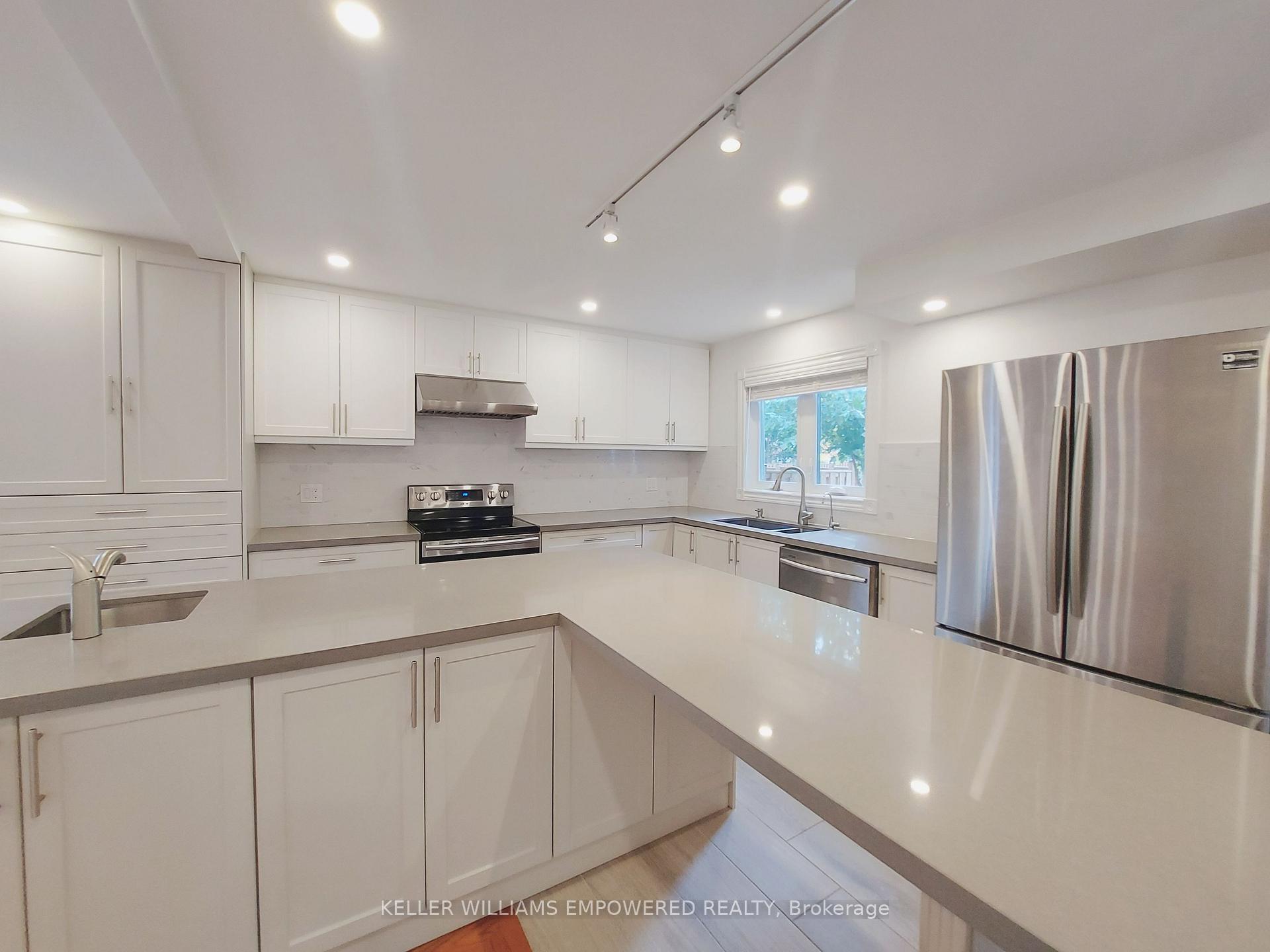 Photo 11 of 76 Mowatt Court, Markham, Thornlea — HOMEH