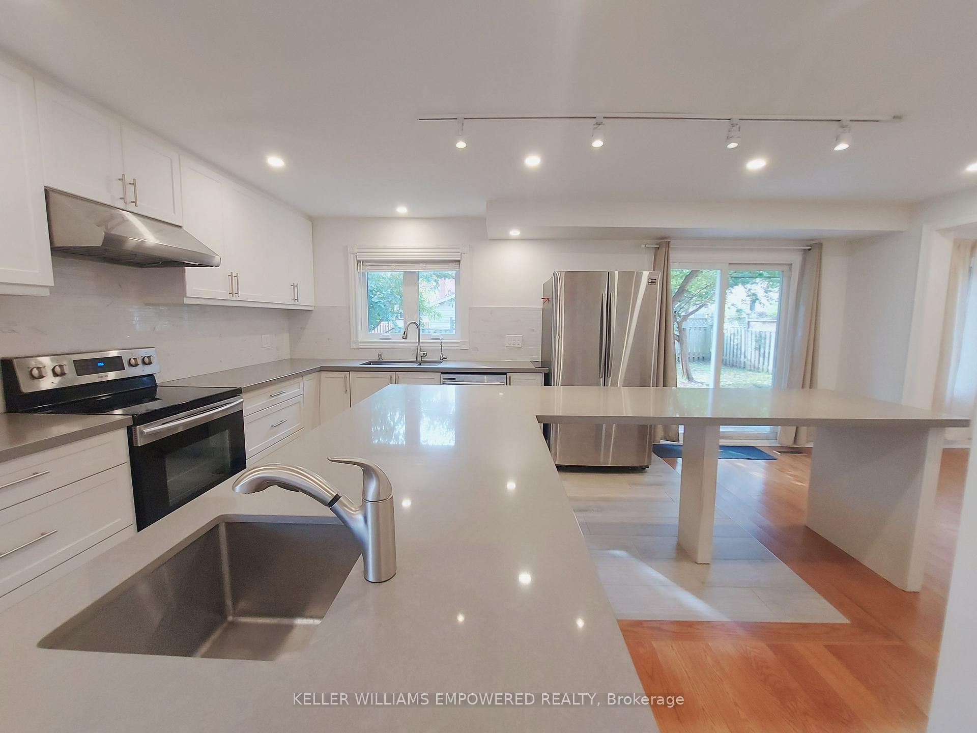 Photo 12 of 76 Mowatt Court, Markham, Thornlea — HOMEH