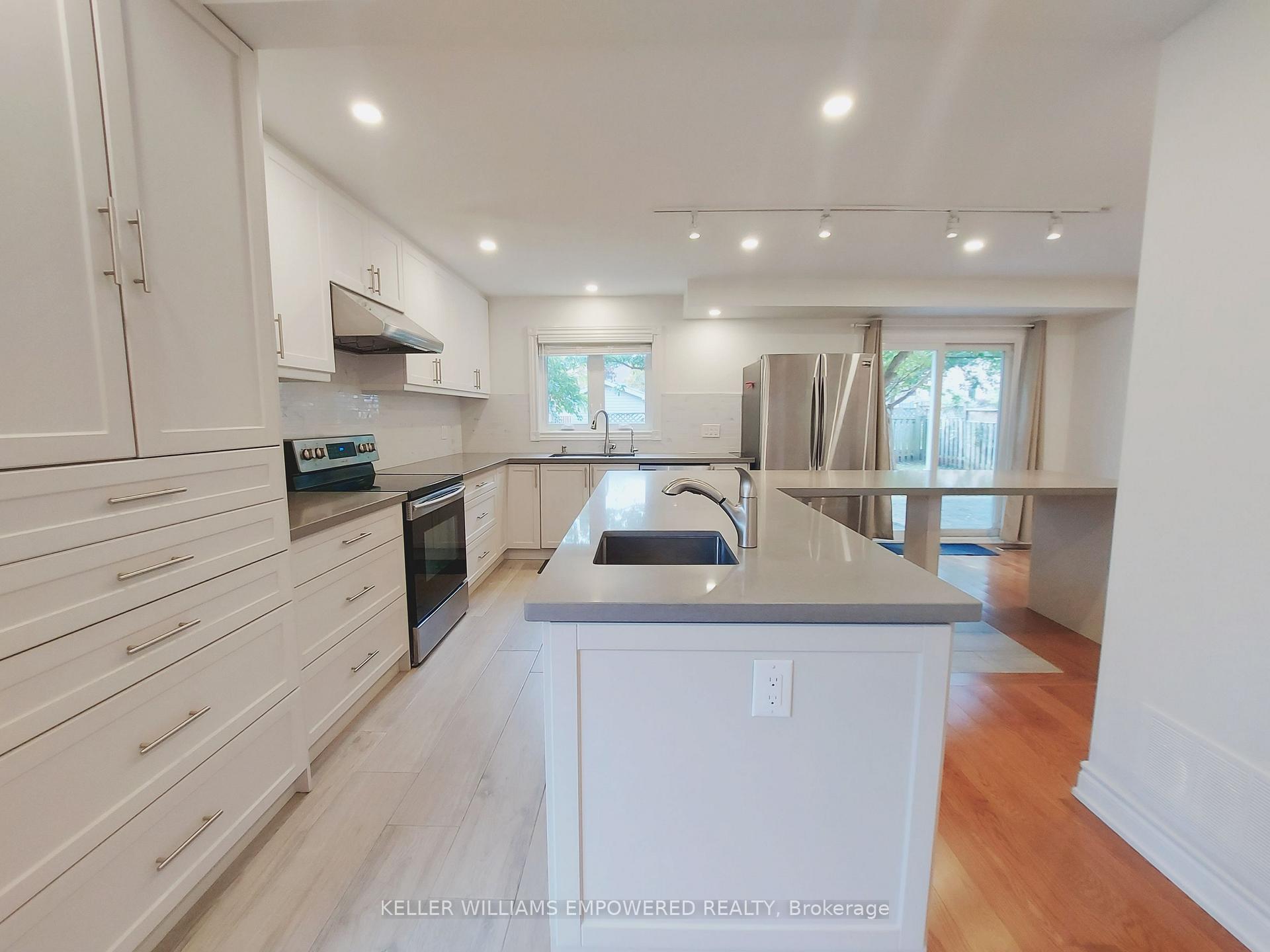 Photo 13 of 76 Mowatt Court, Markham, Thornlea — HOMEH