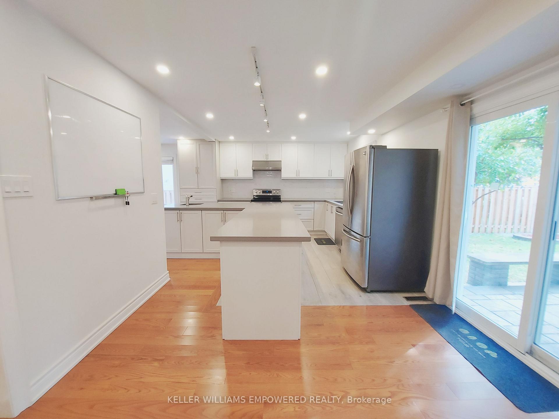 Photo 14 of 76 Mowatt Court, Markham, Thornlea — HOMEH