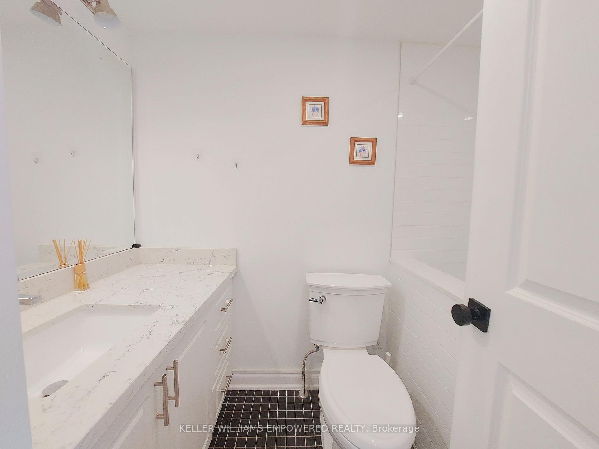 Photo 16 of 76 Mowatt Court, Markham, Thornlea — HOMEH