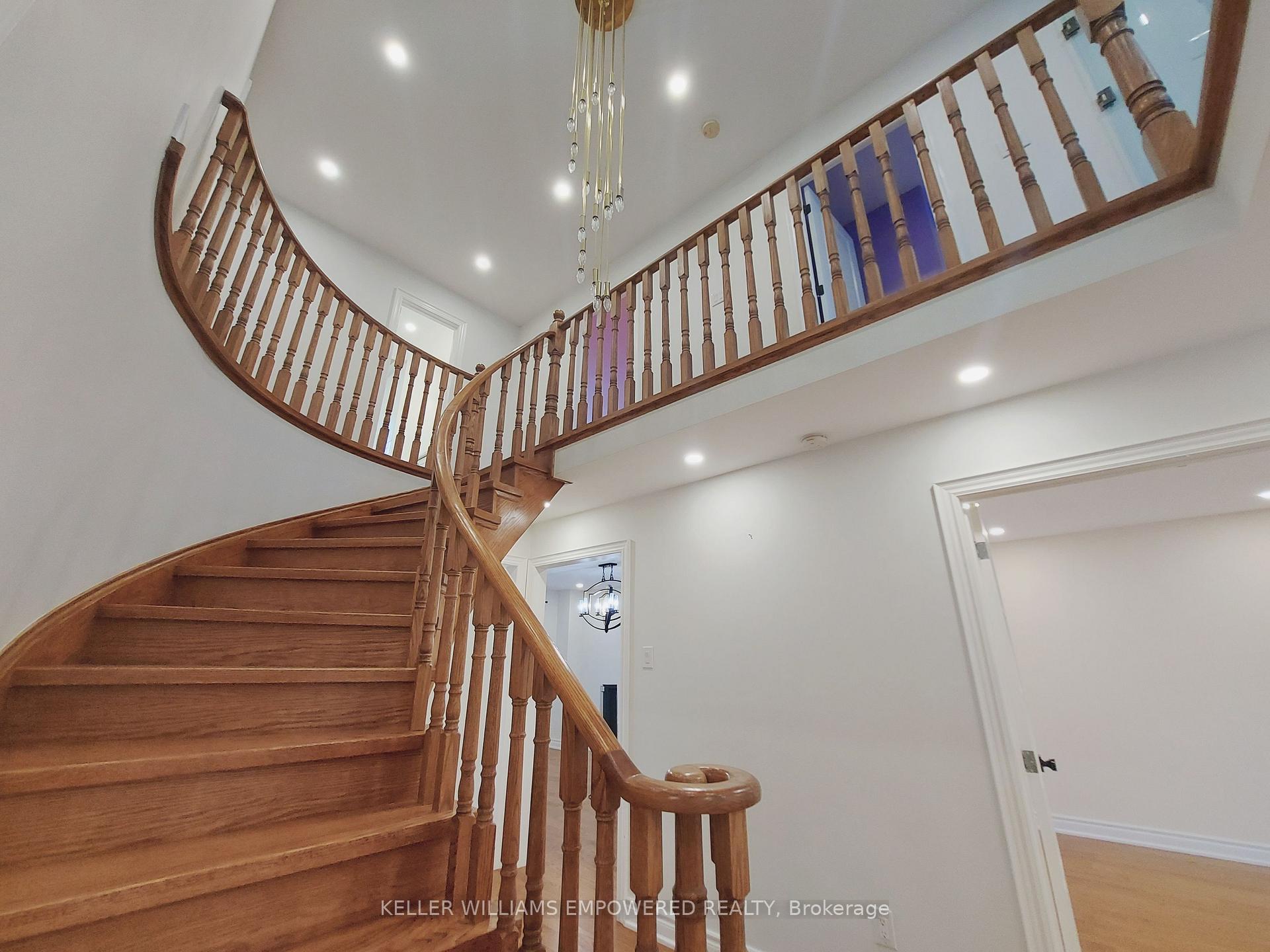 Photo 18 of 76 Mowatt Court, Markham, Thornlea — HOMEH