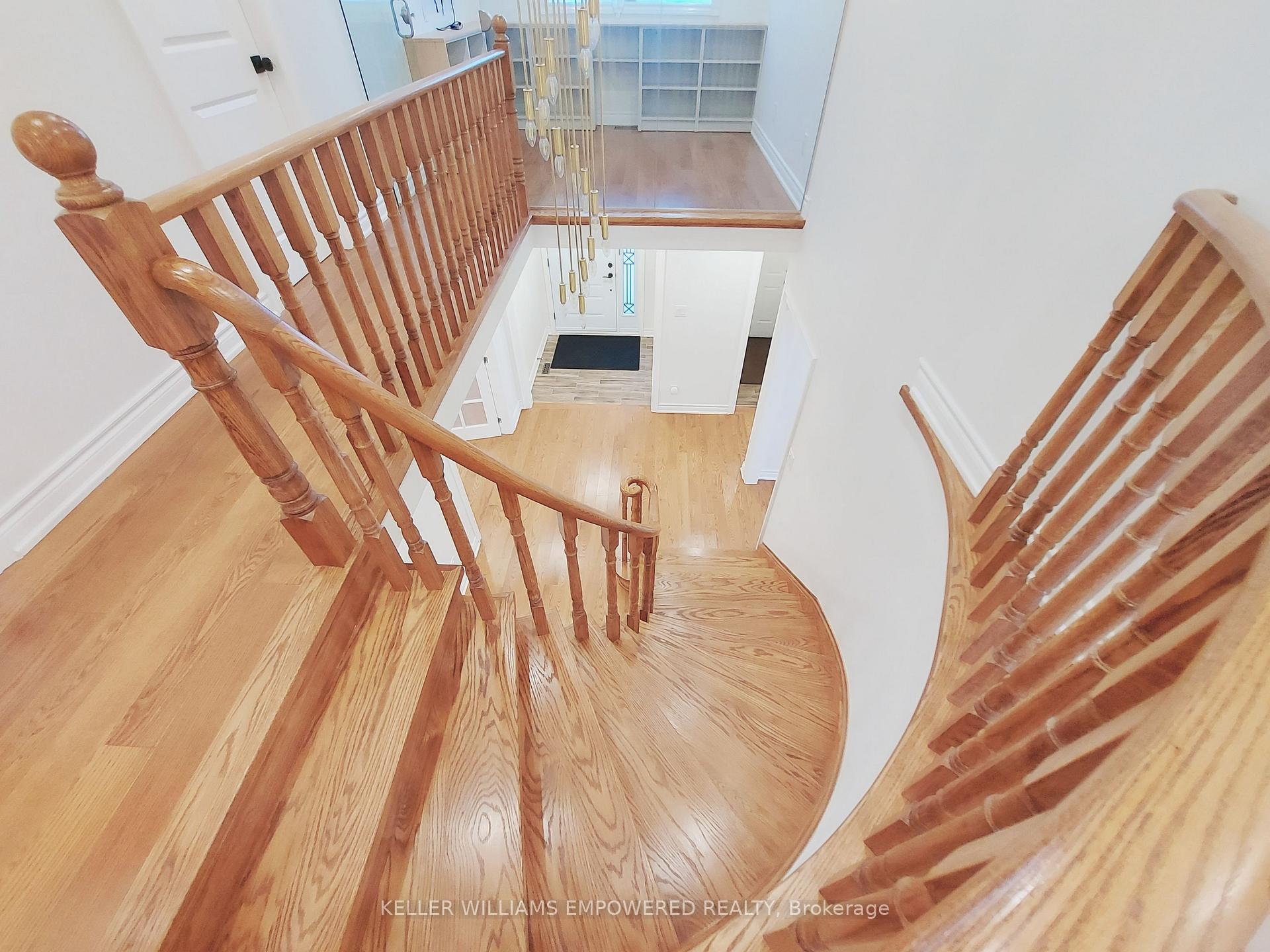 Photo 19 of 76 Mowatt Court, Markham, Thornlea — HOMEH