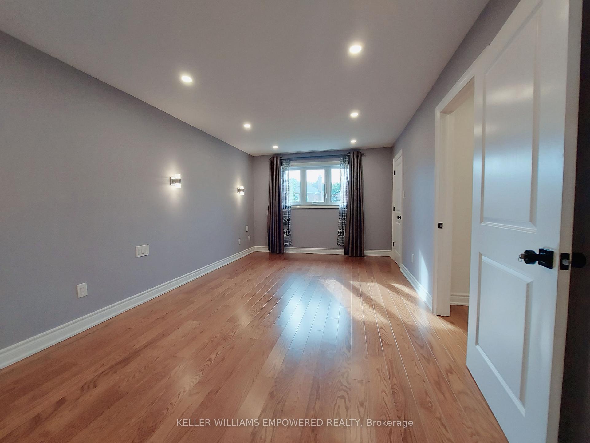 Photo 20 of 76 Mowatt Court, Markham, Thornlea — HOMEH