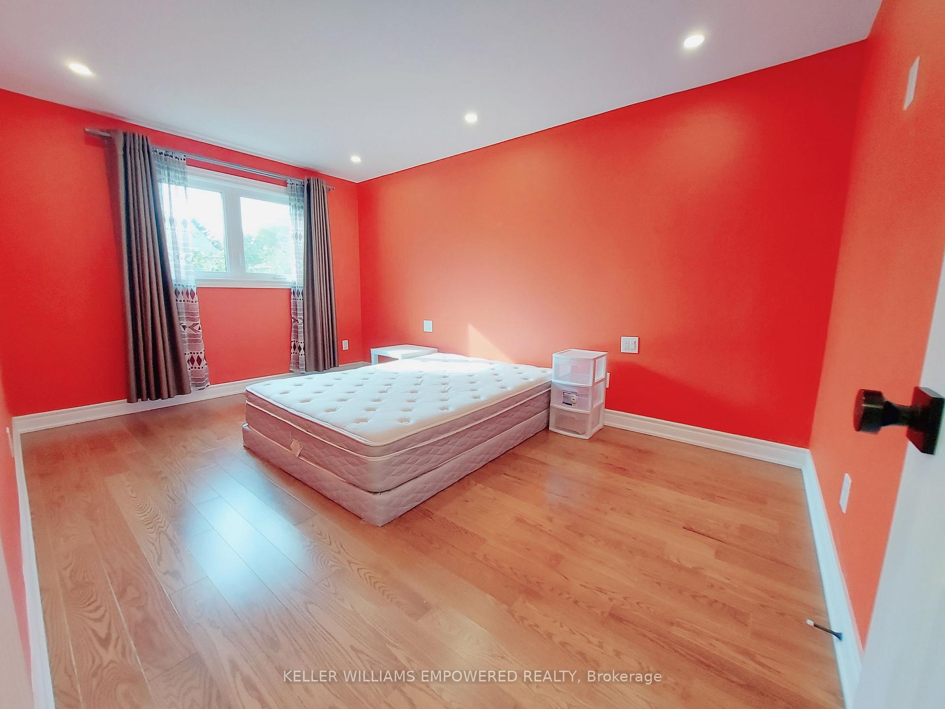 Photo 26 of 76 Mowatt Court, Markham, Thornlea — HOMEH