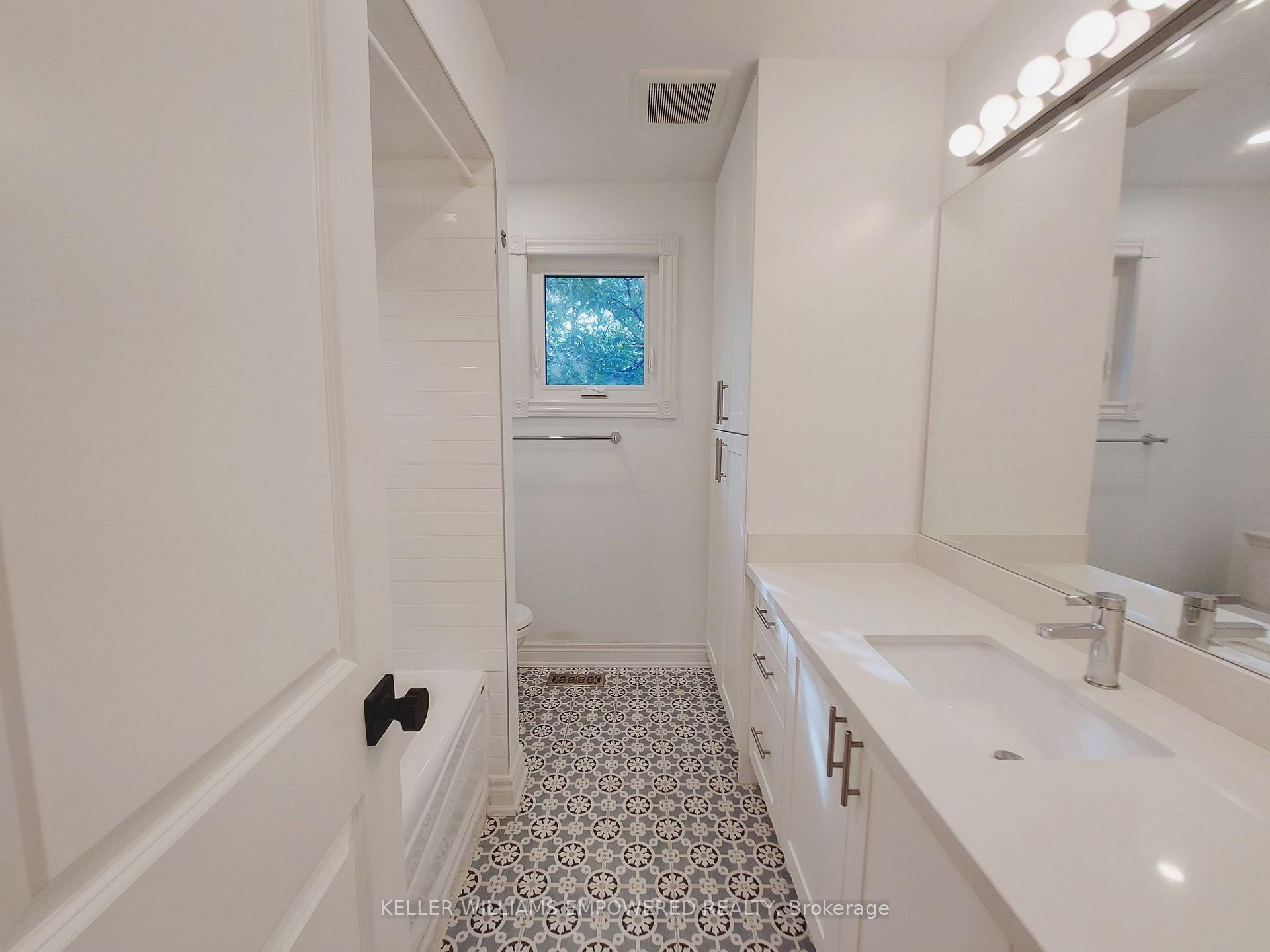 Photo 29 of 76 Mowatt Court, Markham, Thornlea — HOMEH