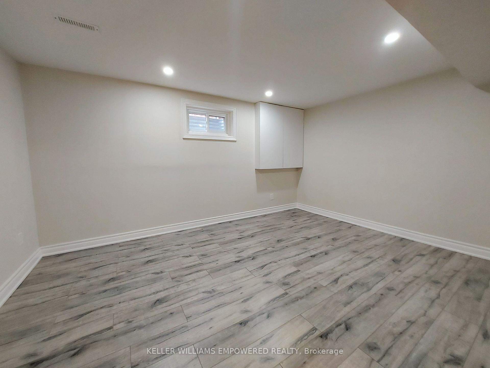 Photo 31 of 76 Mowatt Court, Markham, Thornlea — HOMEH