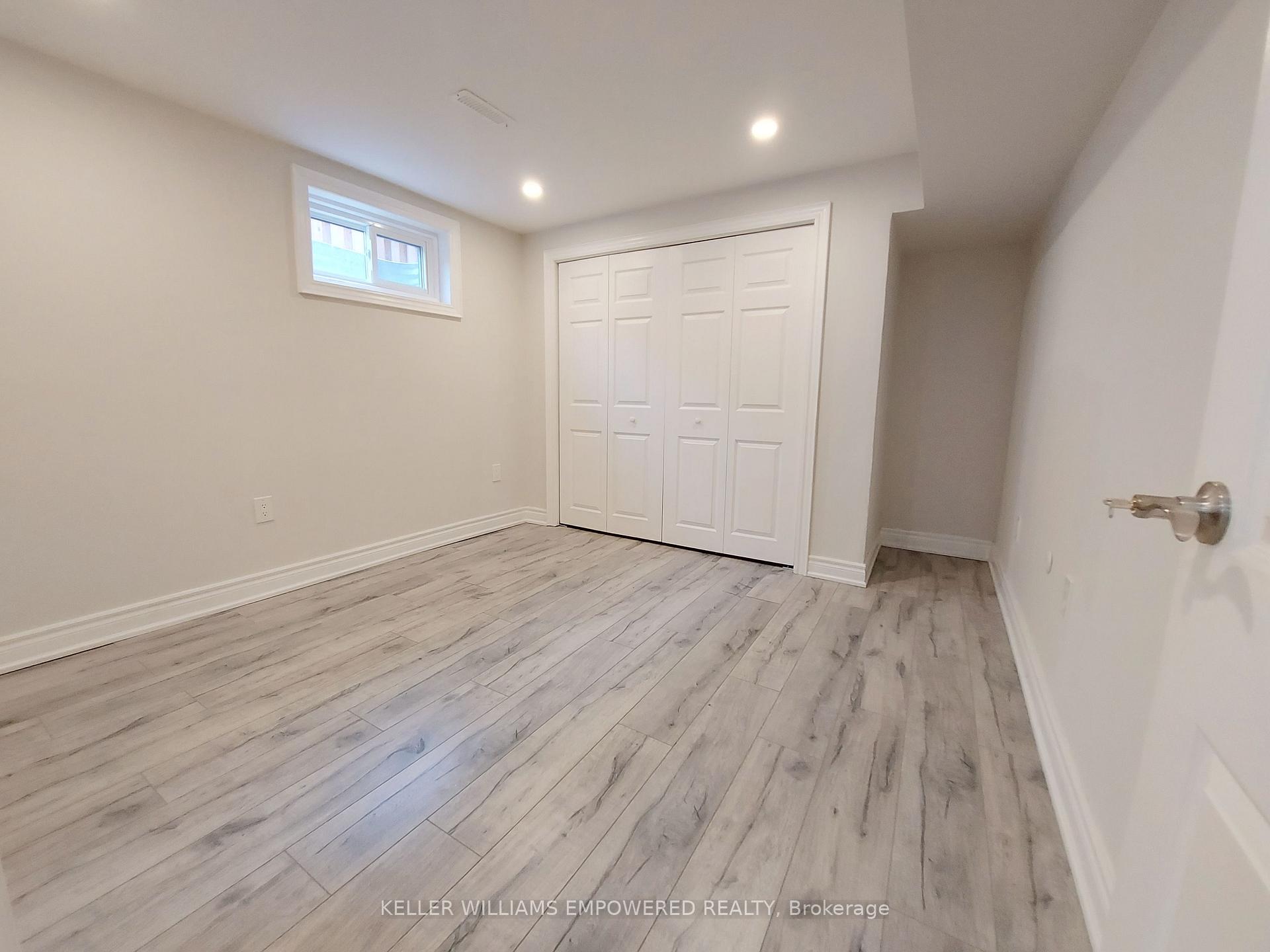 Photo 32 of 76 Mowatt Court, Markham, Thornlea — HOMEH