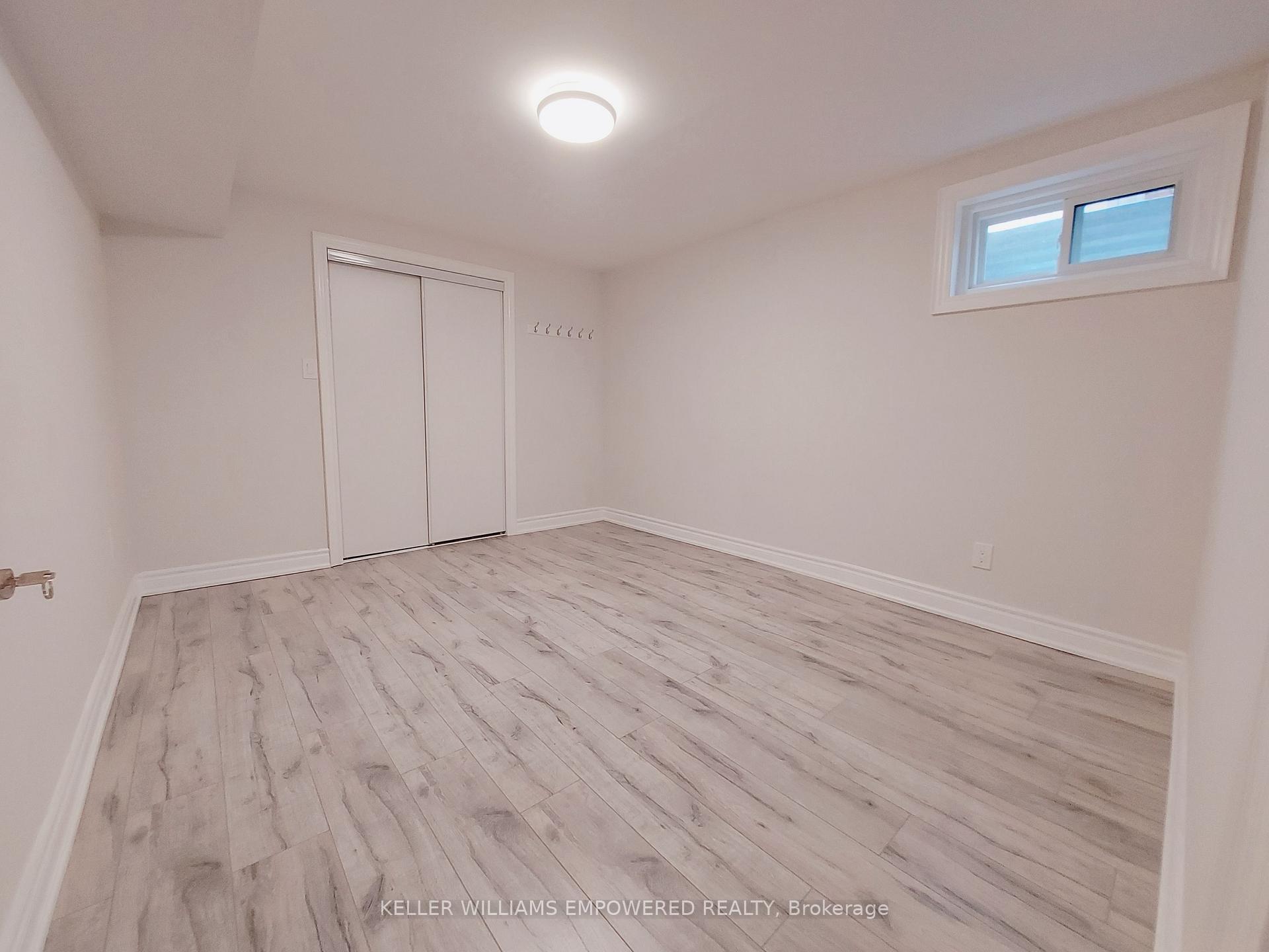 Photo 33 of 76 Mowatt Court, Markham, Thornlea — HOMEH