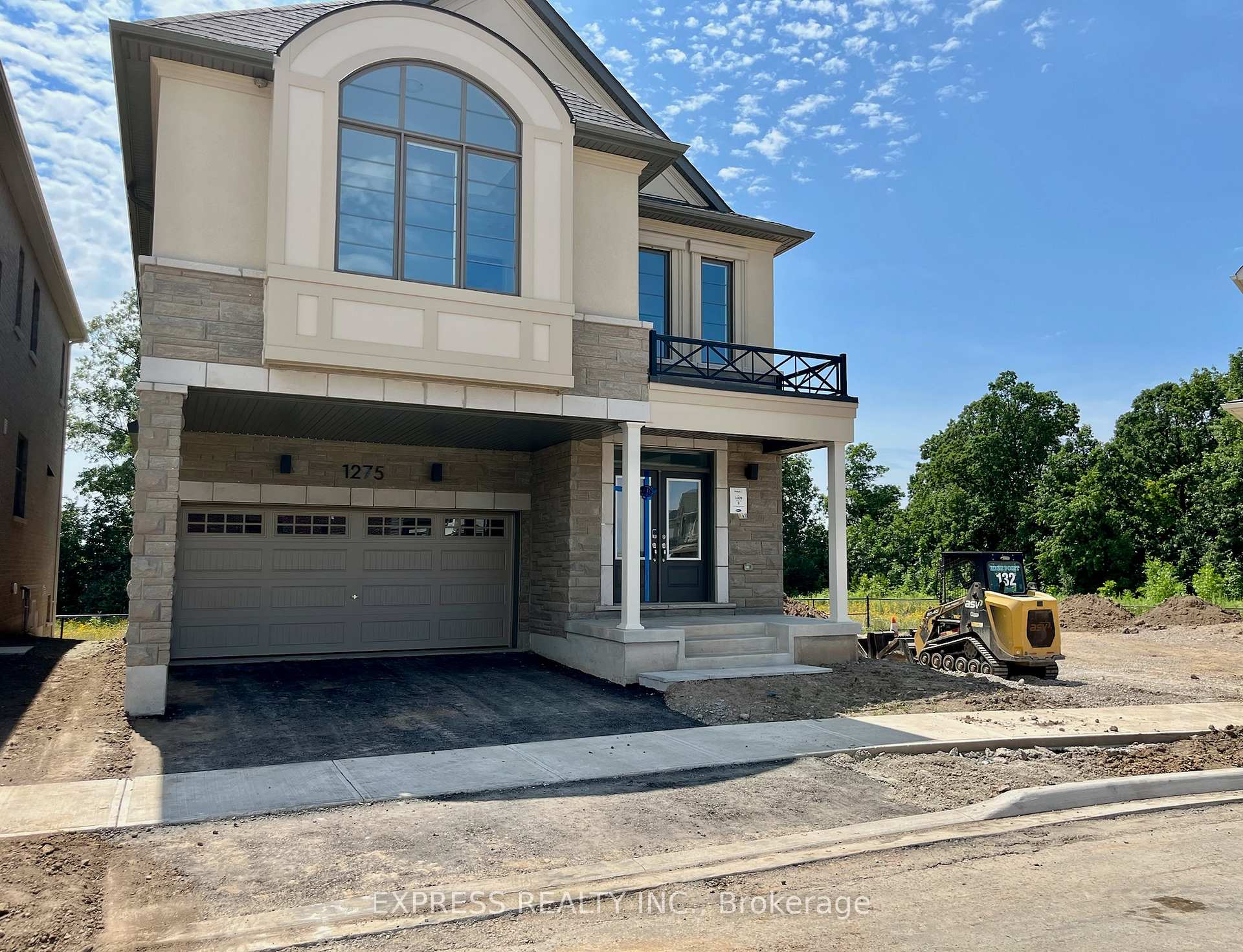 Photo 3 of 1275 Stirling Todd Crescent, Milton, Bowes — HOMEH