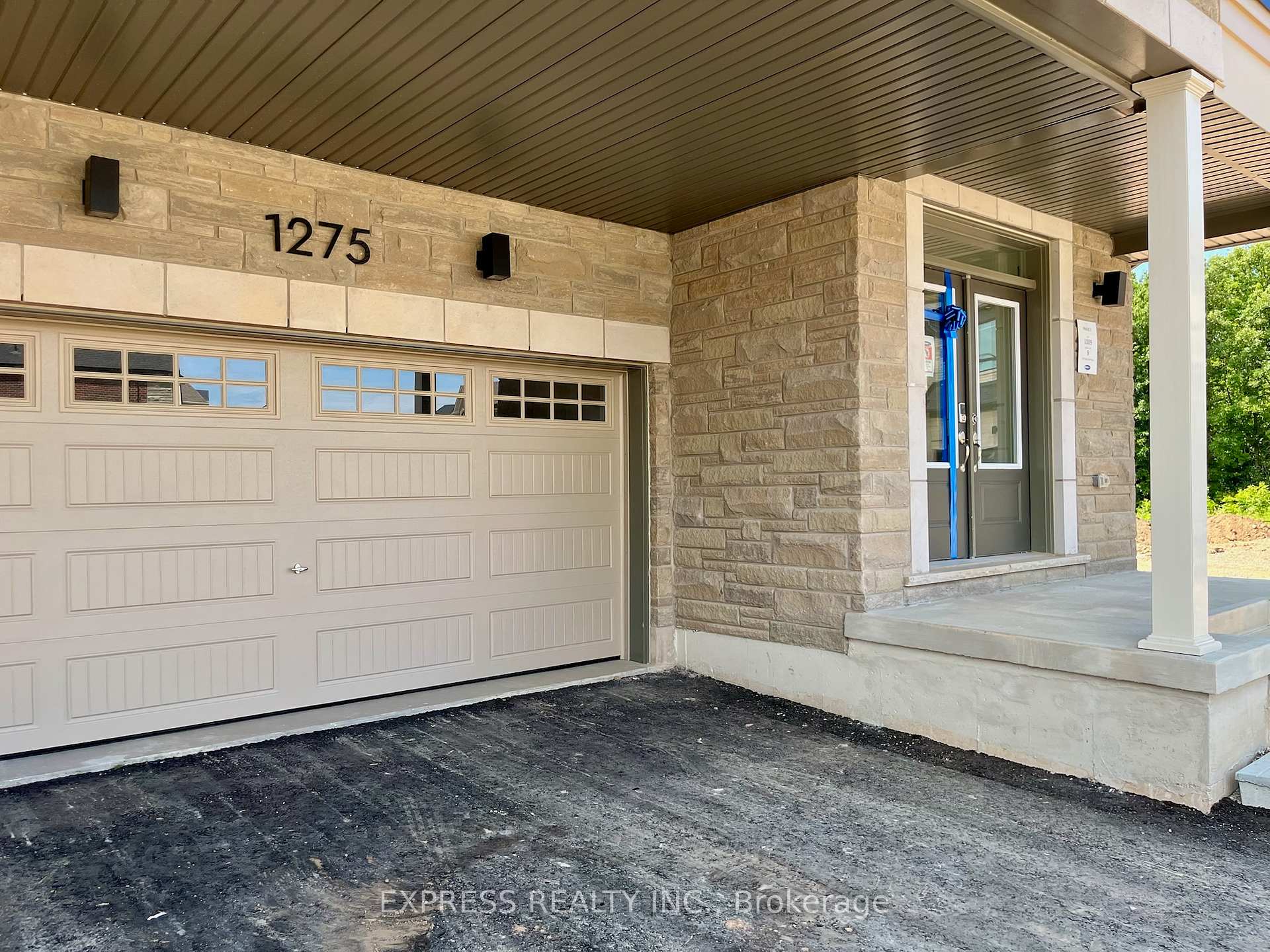 Photo 2 of 1275 Stirling Todd Crescent, Milton, Bowes — HOMEH