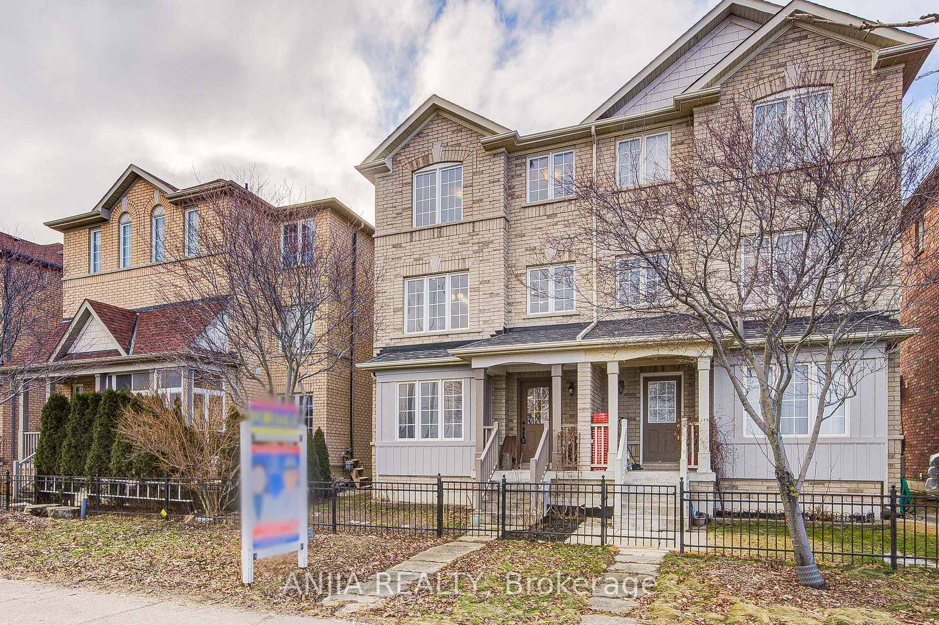 Photo 2 of 56 Old Oak Lane, Markham, Cornell — HOMEH