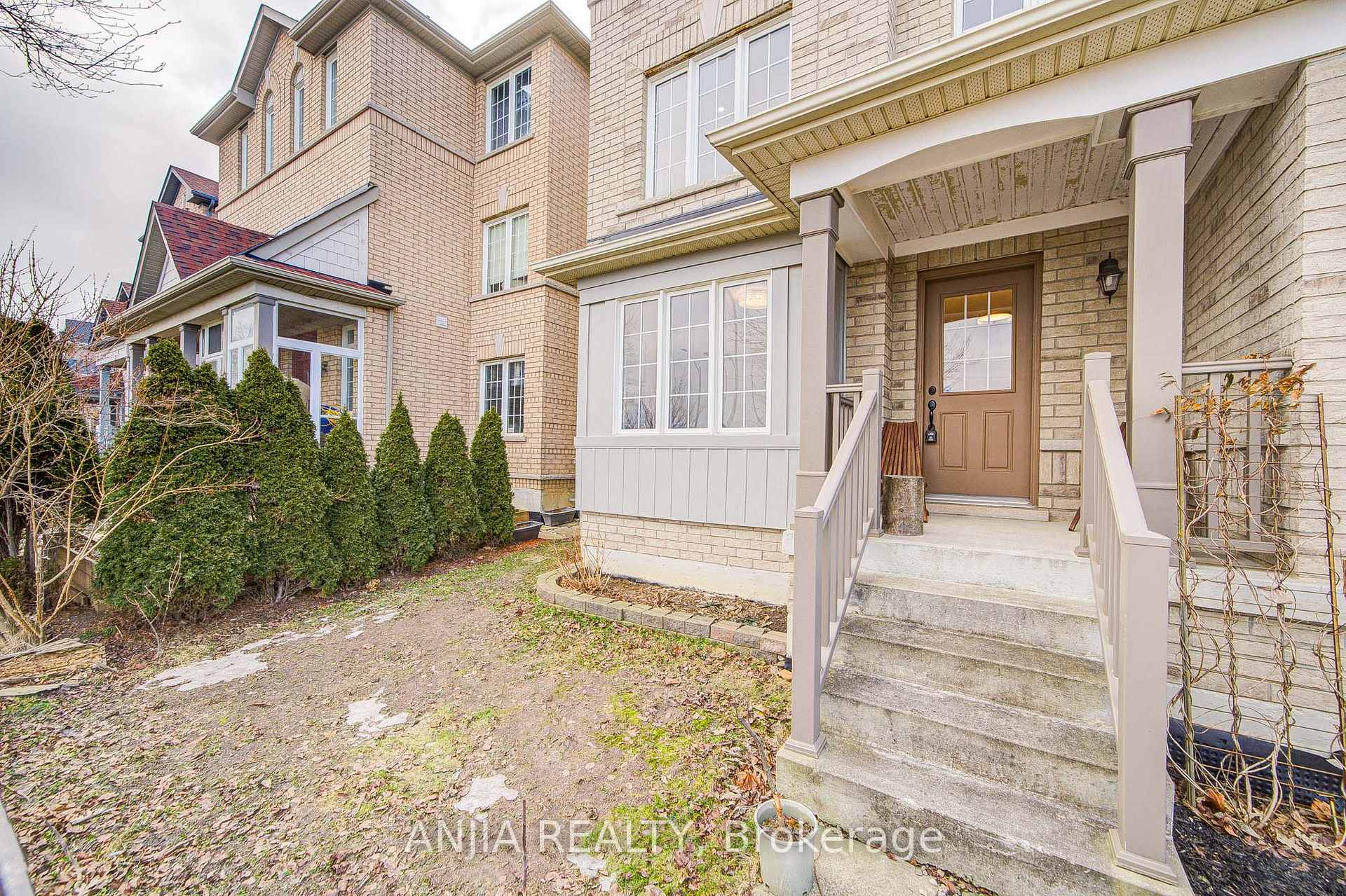 Photo 3 of 56 Old Oak Lane, Markham, Cornell — HOMEH