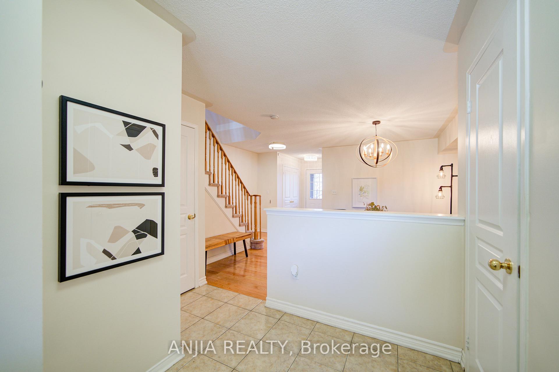 Photo 5 of 56 Old Oak Lane, Markham, Cornell — HOMEH