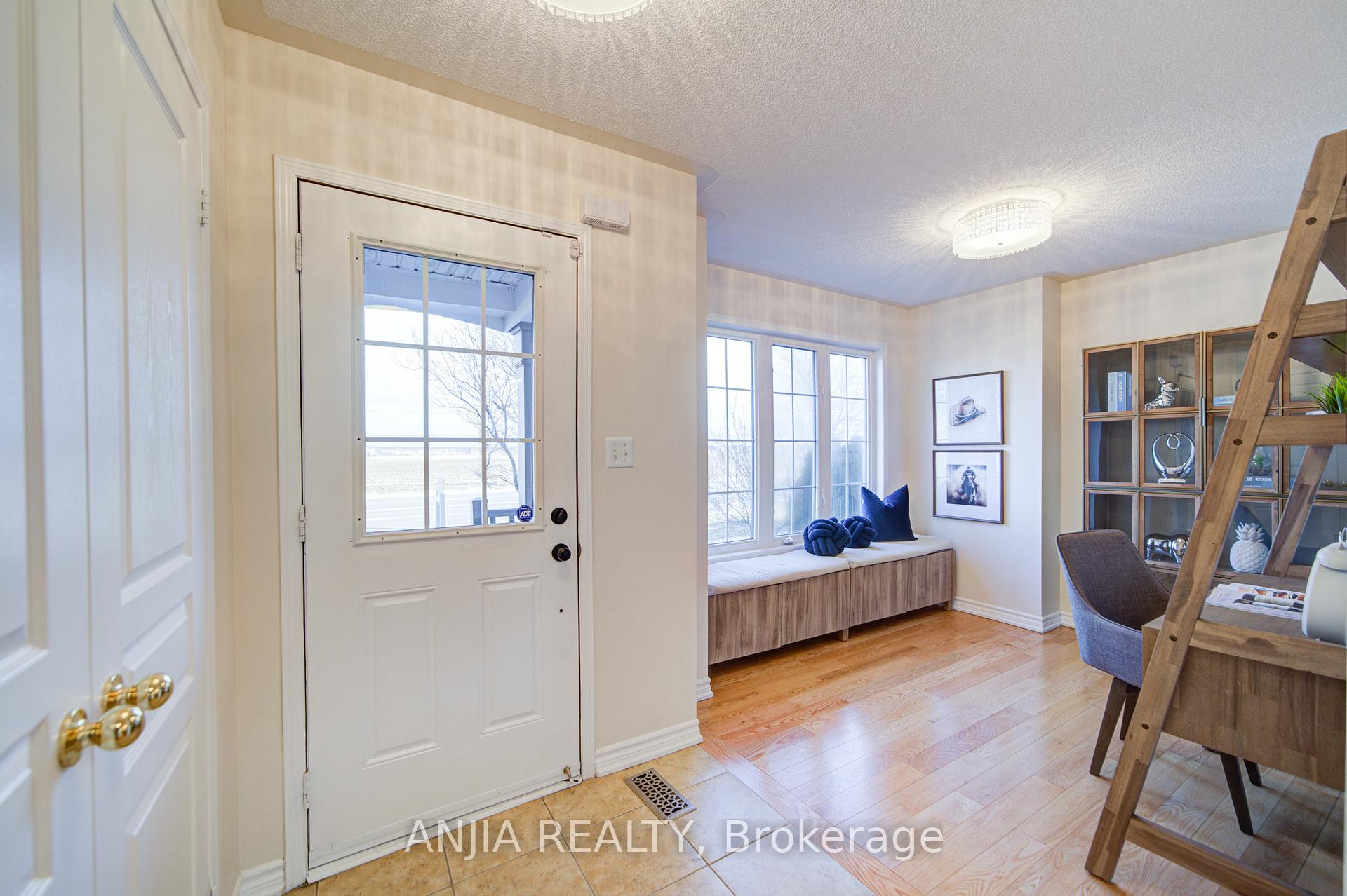 Photo 10 of 56 Old Oak Lane, Markham, Cornell — HOMEH