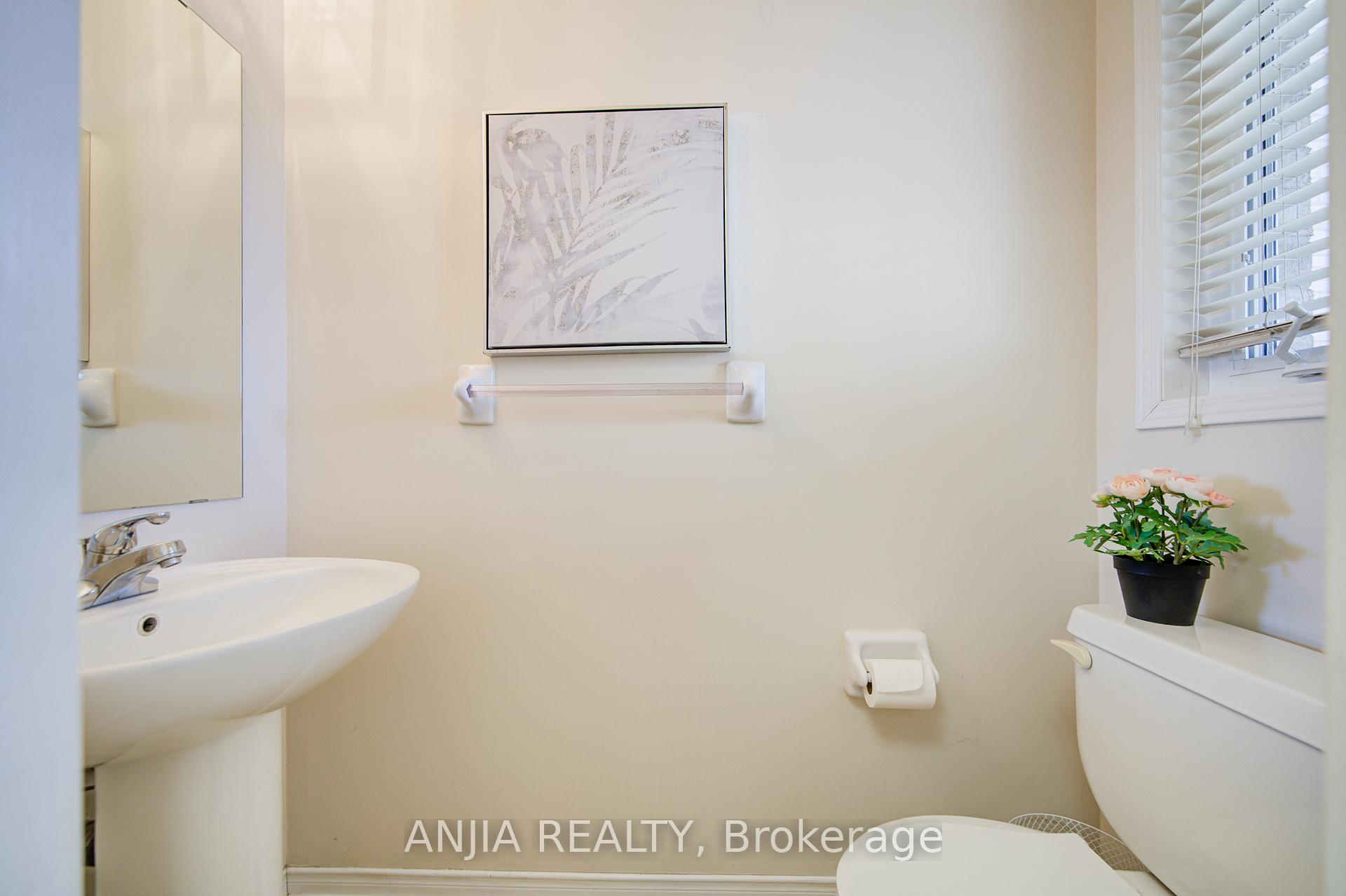 Photo 12 of 56 Old Oak Lane, Markham, Cornell — HOMEH