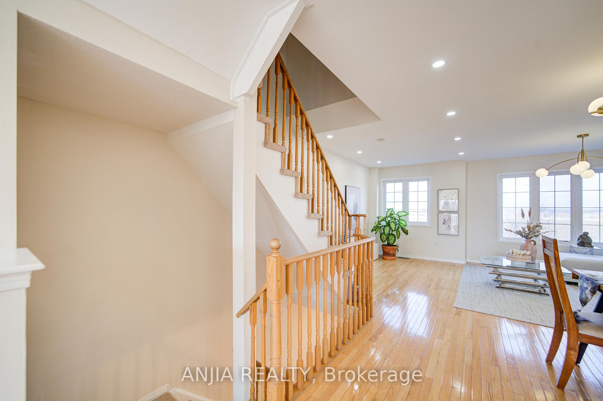 Photo 14 of 56 Old Oak Lane, Markham, Cornell — HOMEH
