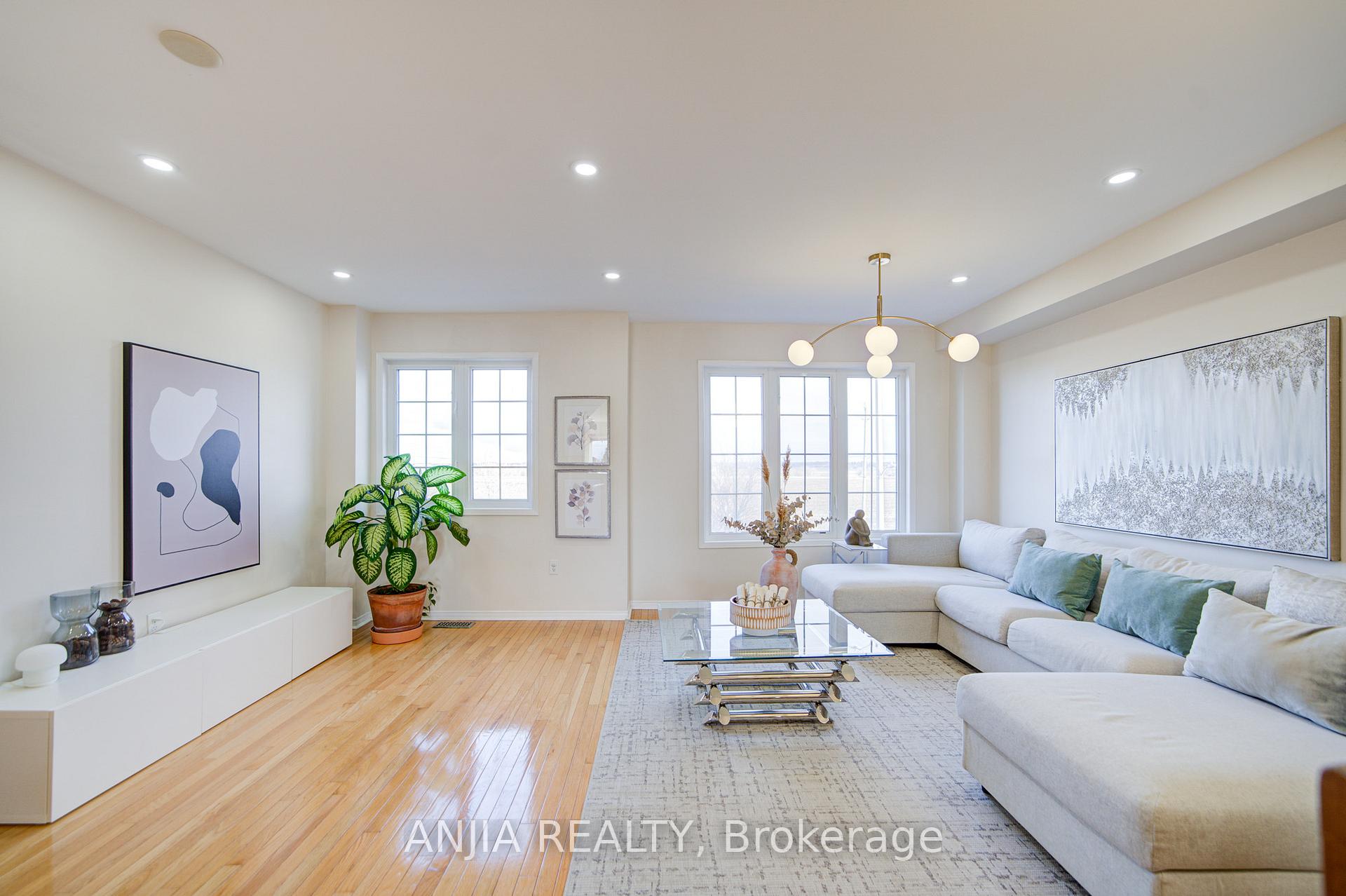 Photo 16 of 56 Old Oak Lane, Markham, Cornell — HOMEH
