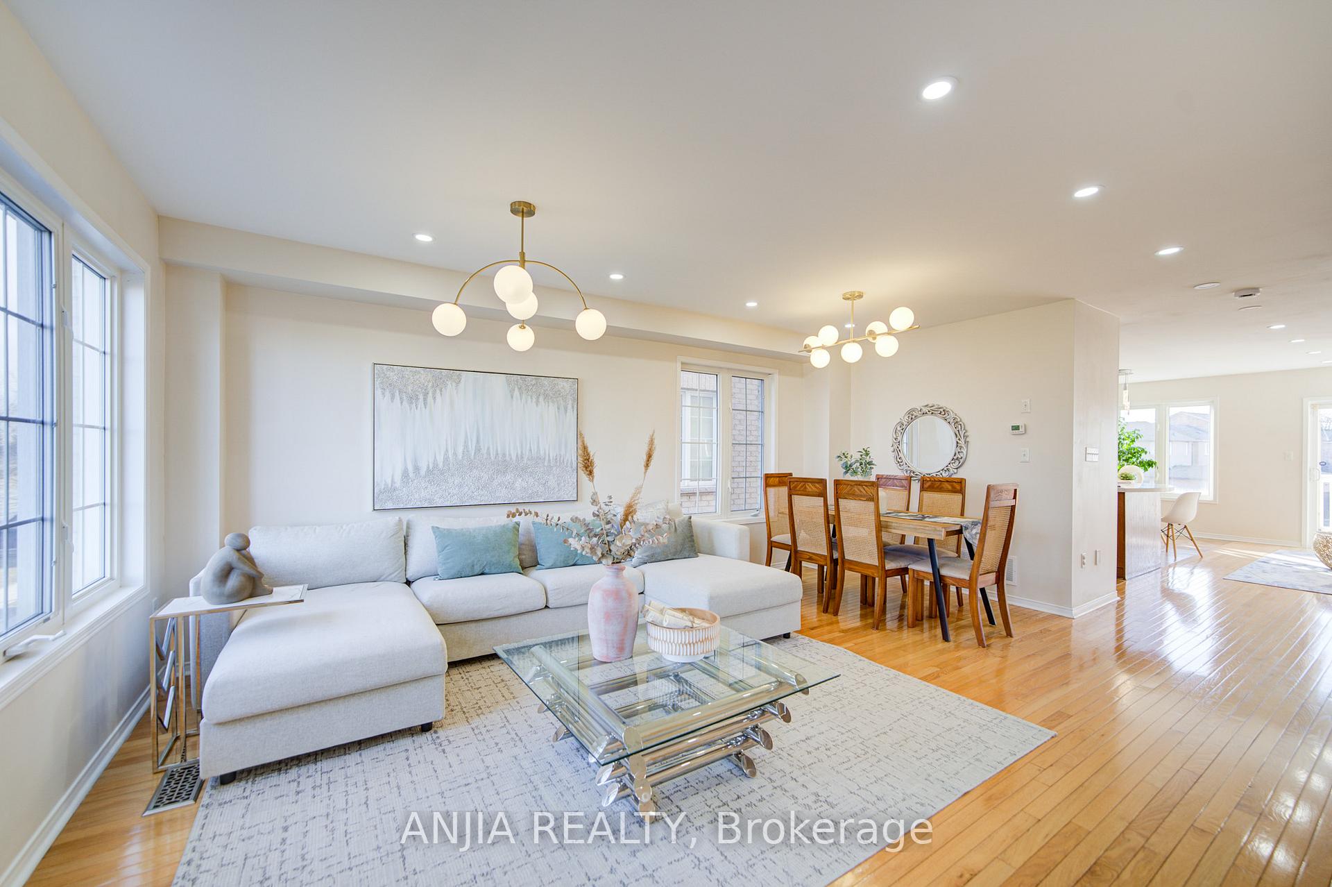 Photo 18 of 56 Old Oak Lane, Markham, Cornell — HOMEH