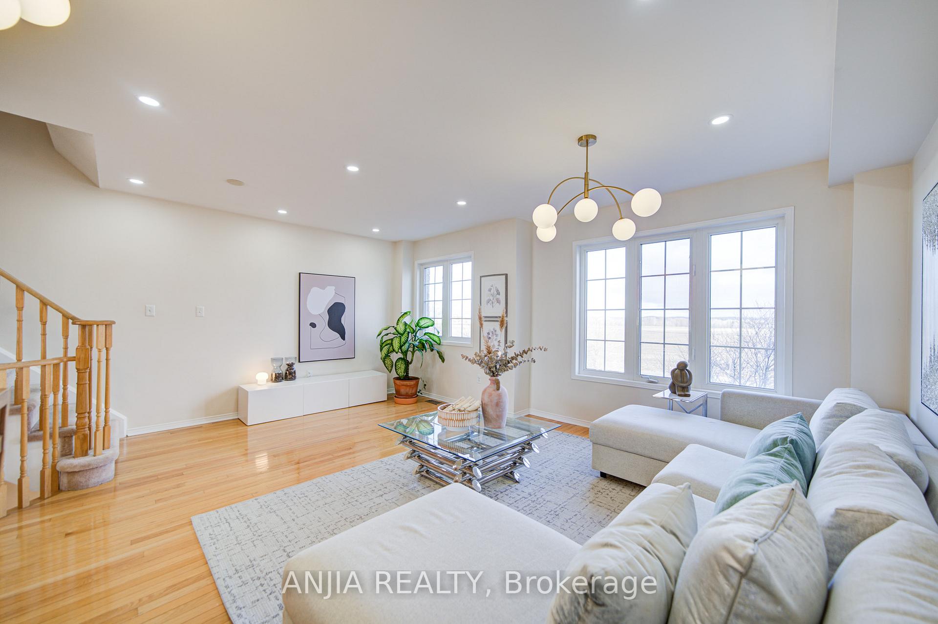 Photo 19 of 56 Old Oak Lane, Markham, Cornell — HOMEH