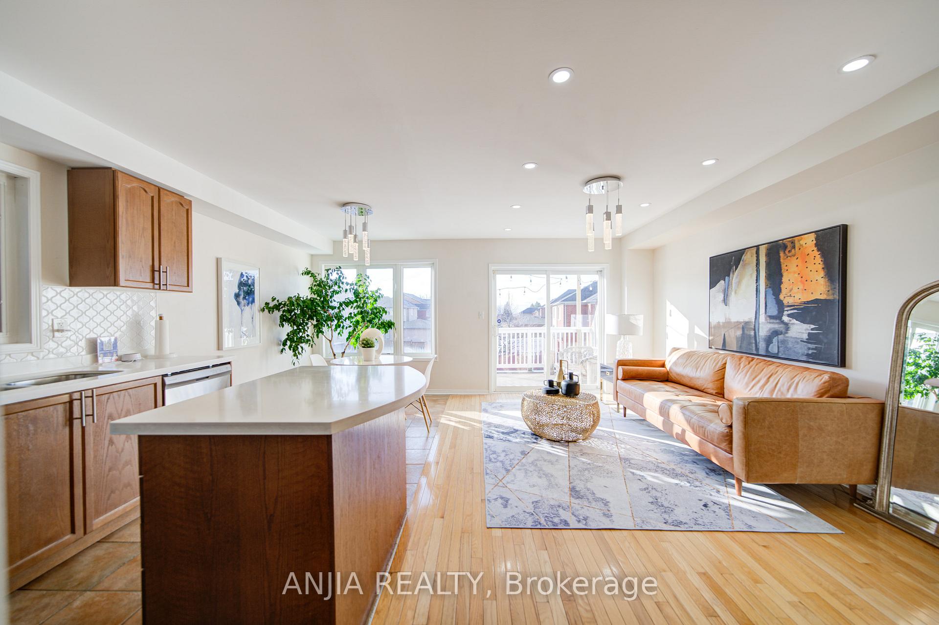 Photo 21 of 56 Old Oak Lane, Markham, Cornell — HOMEH