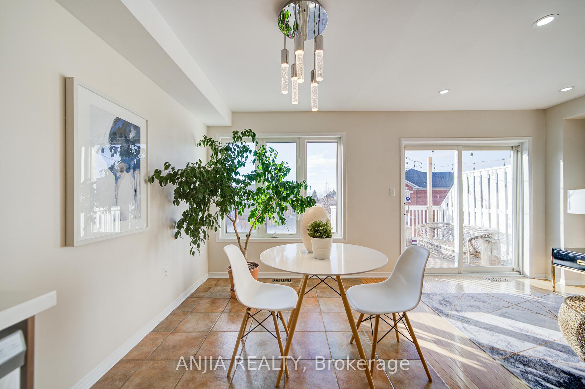 Photo 25 of 56 Old Oak Lane, Markham, Cornell — HOMEH