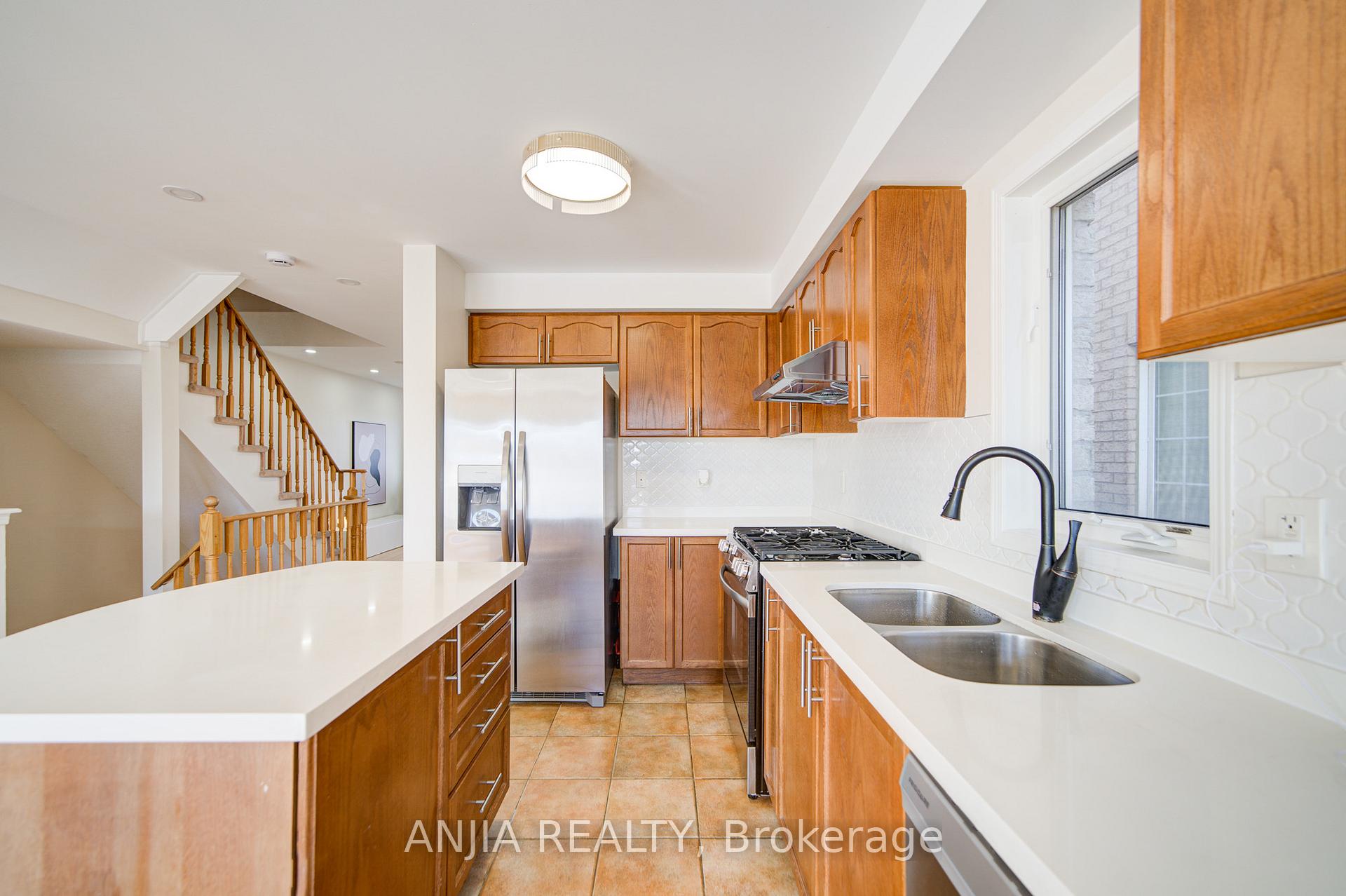 Photo 26 of 56 Old Oak Lane, Markham, Cornell — HOMEH