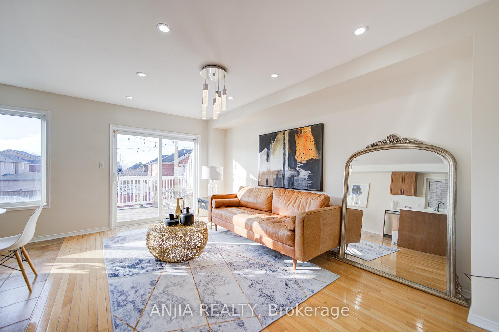 Photo 28 of 56 Old Oak Lane, Markham, Cornell — HOMEH