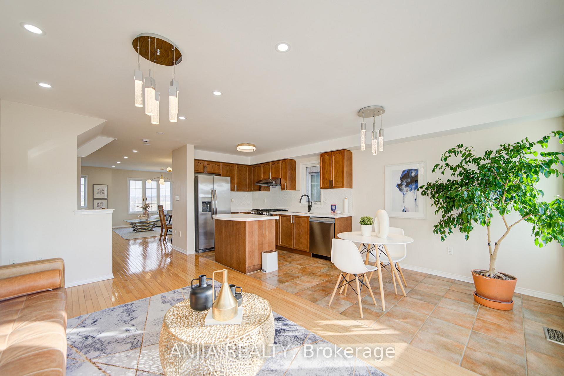Photo 30 of 56 Old Oak Lane, Markham, Cornell — HOMEH