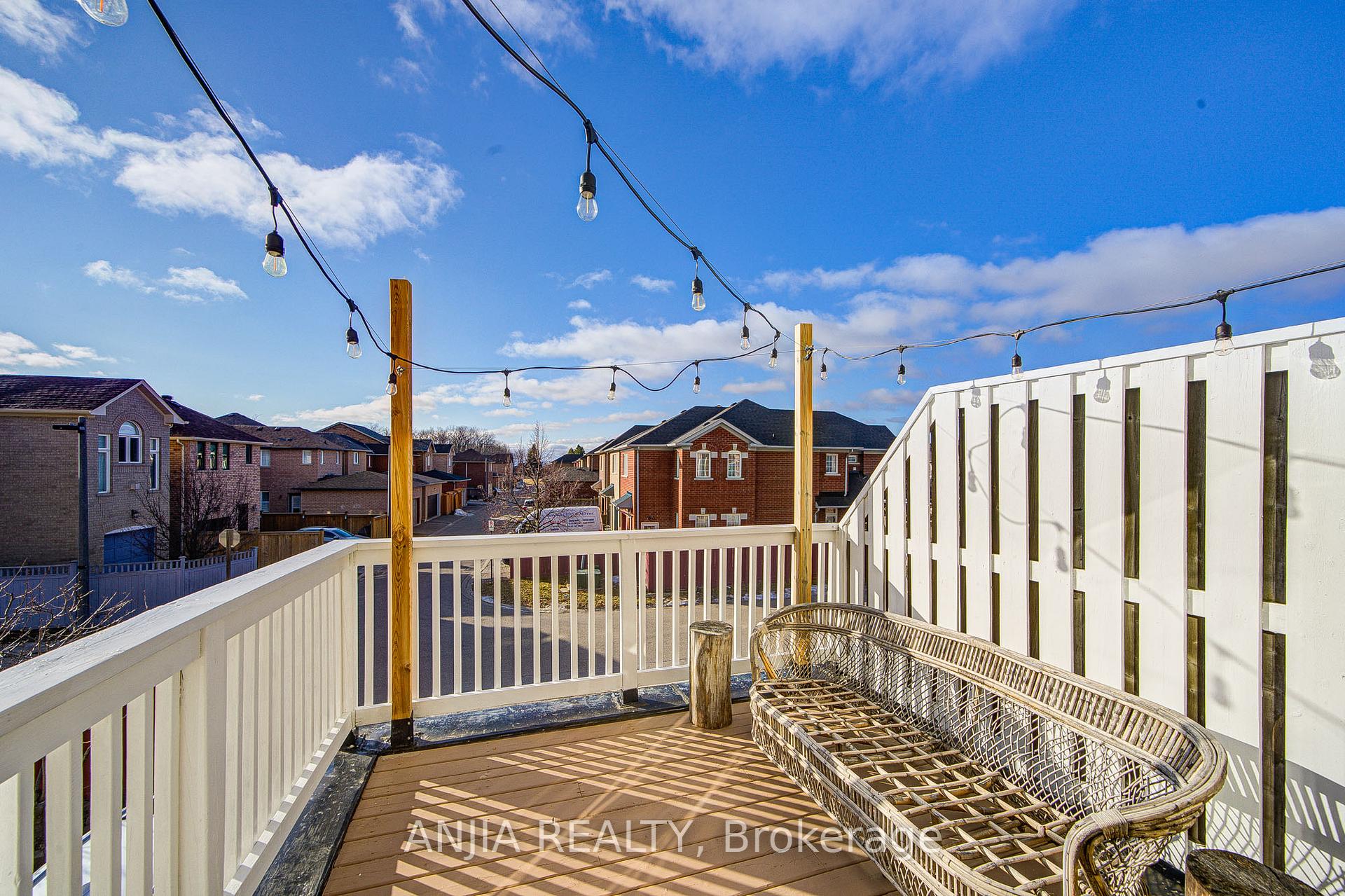 Photo 31 of 56 Old Oak Lane, Markham, Cornell — HOMEH