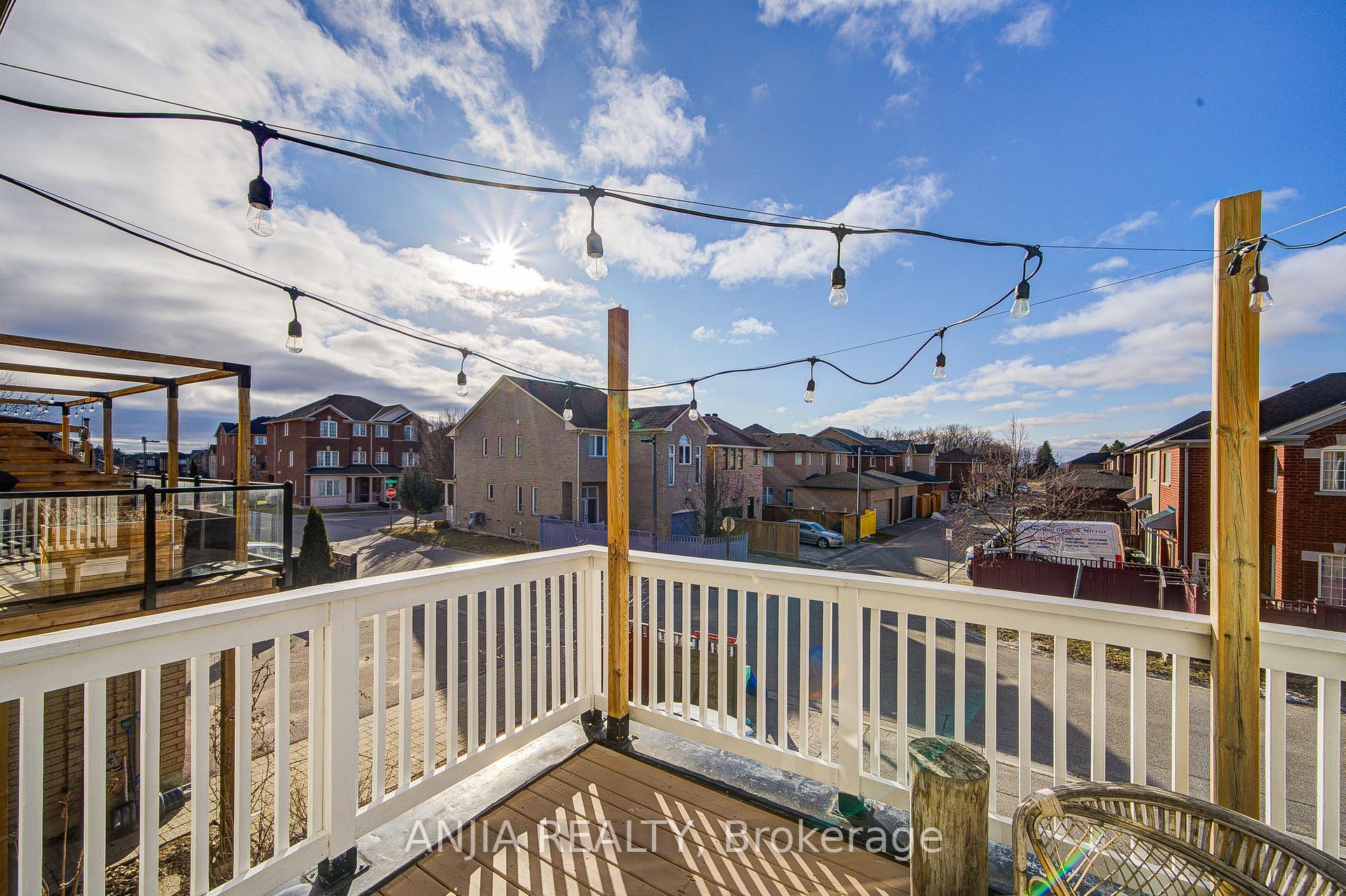 Photo 32 of 56 Old Oak Lane, Markham, Cornell — HOMEH
