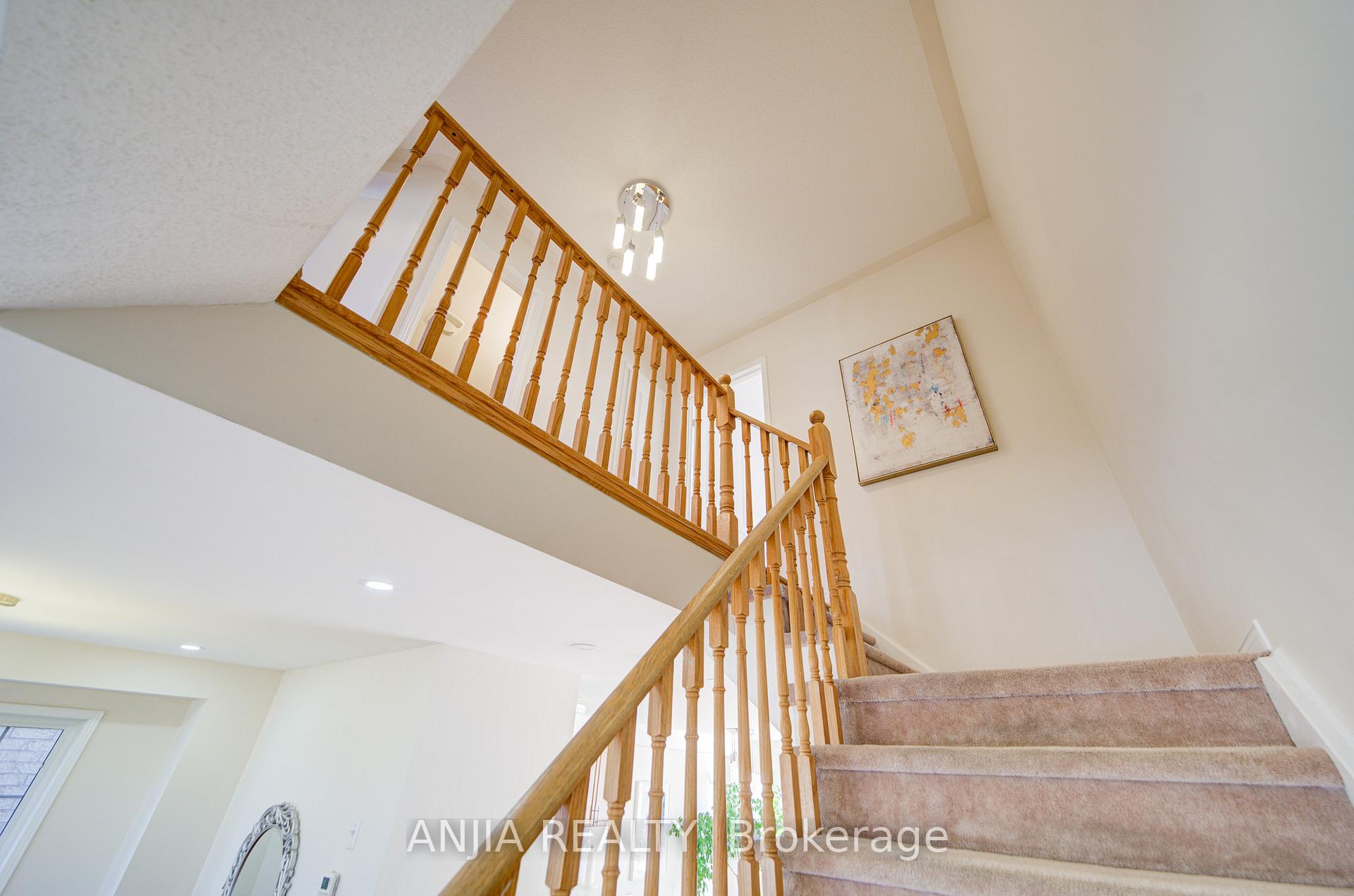 Photo 33 of 56 Old Oak Lane, Markham, Cornell — HOMEH