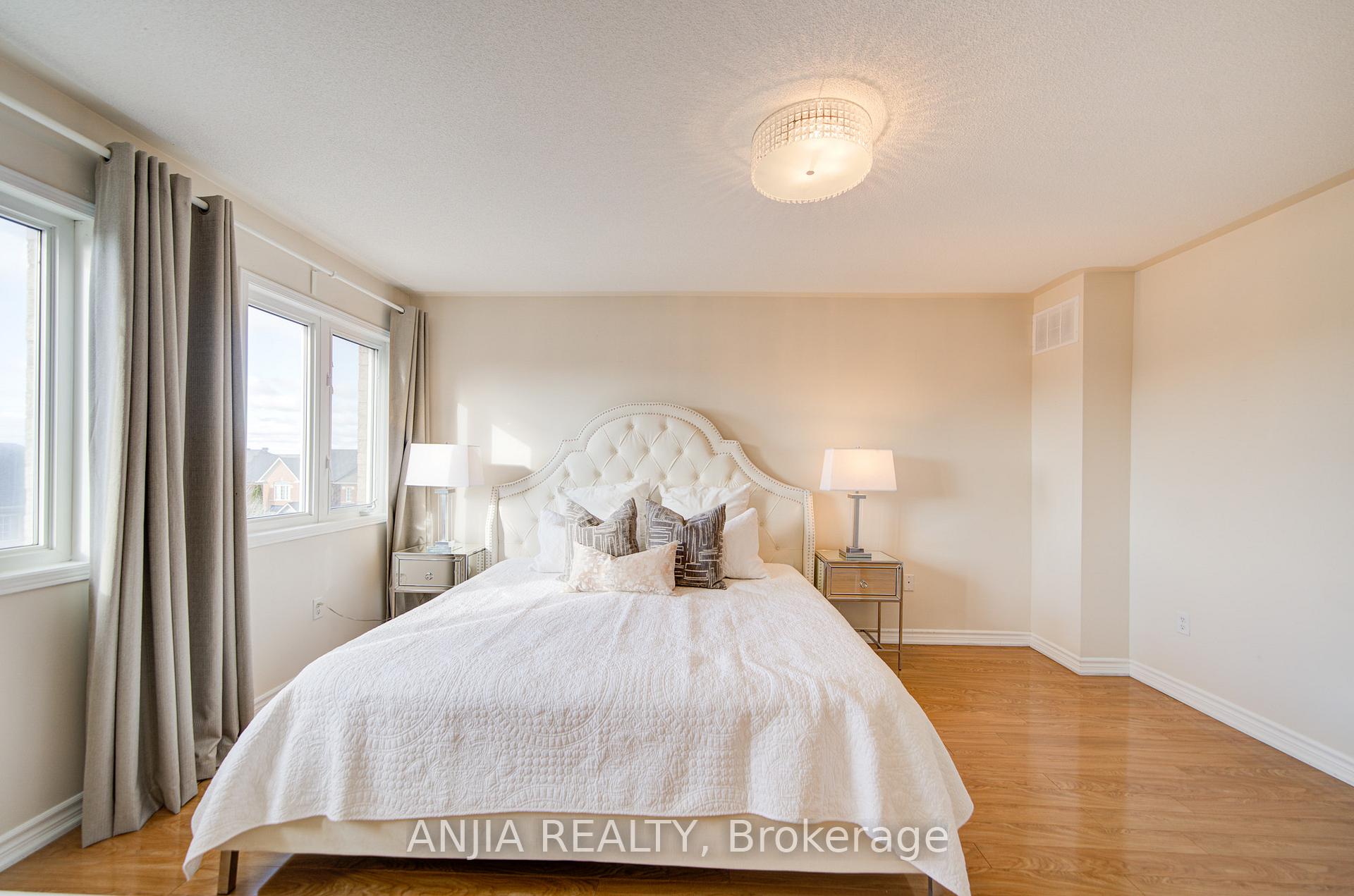 Photo 38 of 56 Old Oak Lane, Markham, Cornell — HOMEH