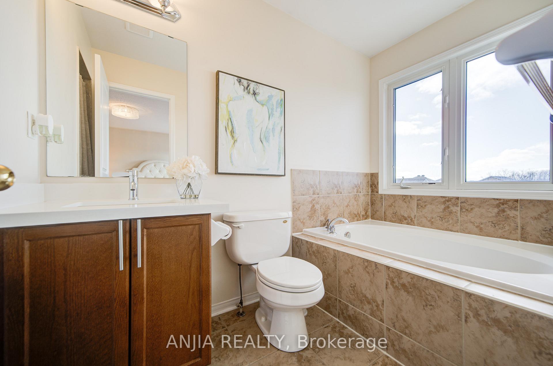 Photo 40 of 56 Old Oak Lane, Markham, Cornell — HOMEH