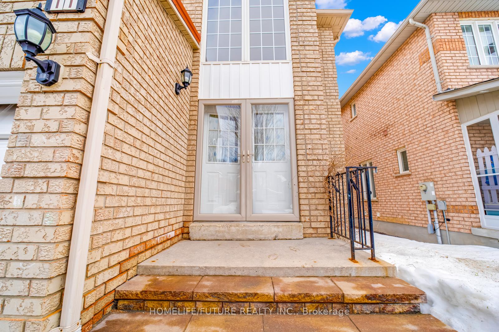 Photo 9 of 11 Ferncliffe Crescent, Markham, Cedarwood — HOMEH