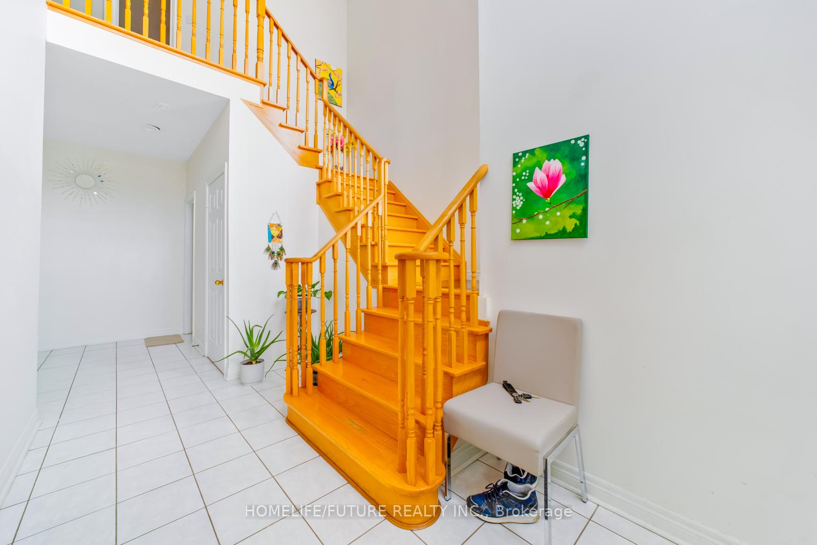 Photo 10 of 11 Ferncliffe Crescent, Markham, Cedarwood — HOMEH