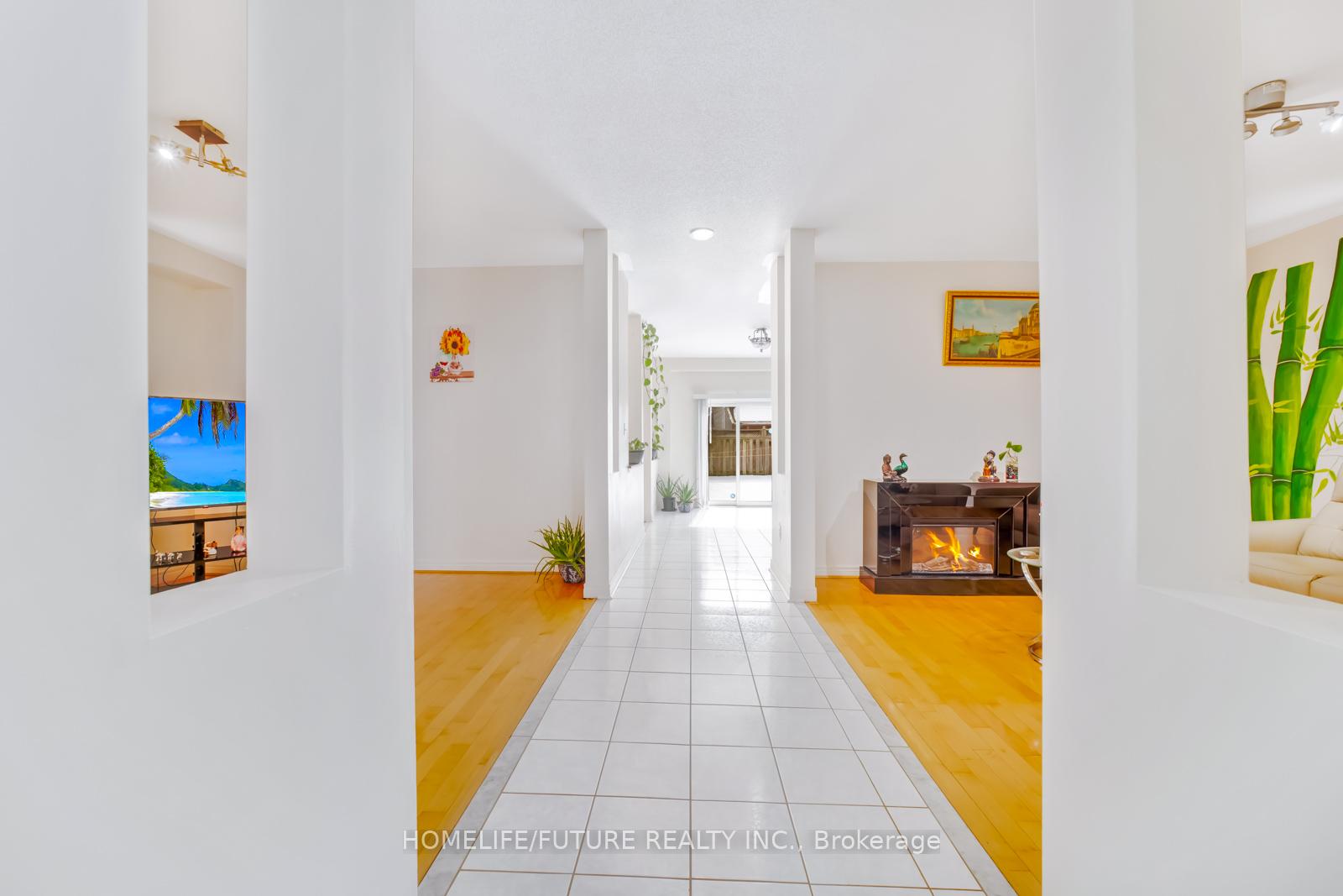 Photo 13 of 11 Ferncliffe Crescent, Markham, Cedarwood — HOMEH