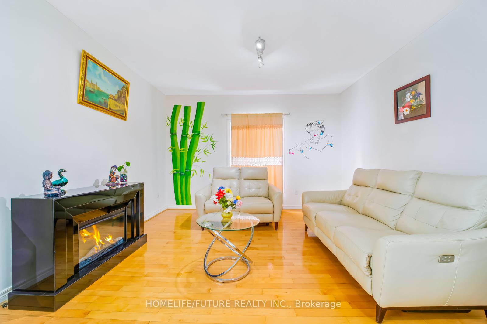 Photo 14 of 11 Ferncliffe Crescent, Markham, Cedarwood — HOMEH