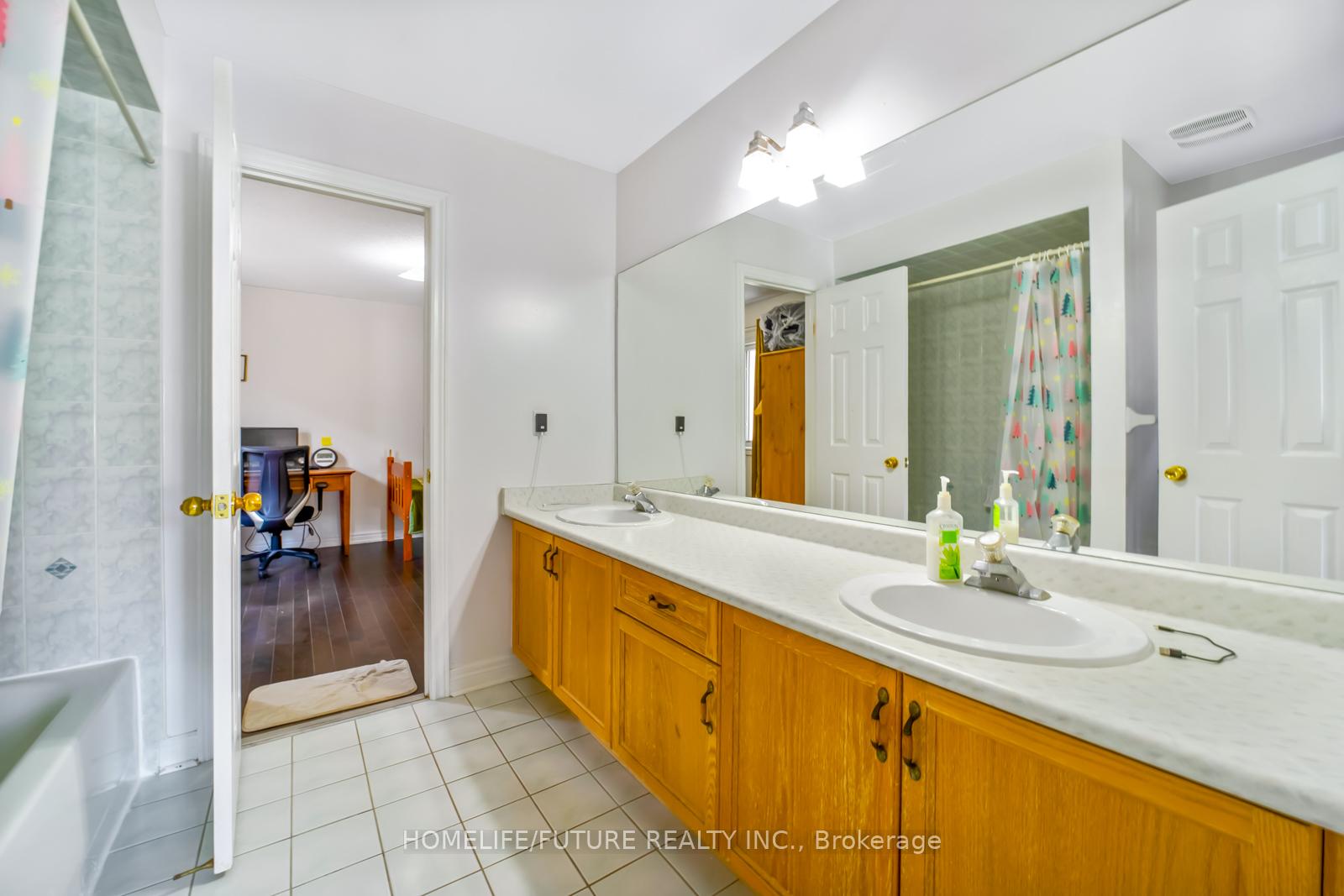 Photo 33 of 11 Ferncliffe Crescent, Markham, Cedarwood — HOMEH