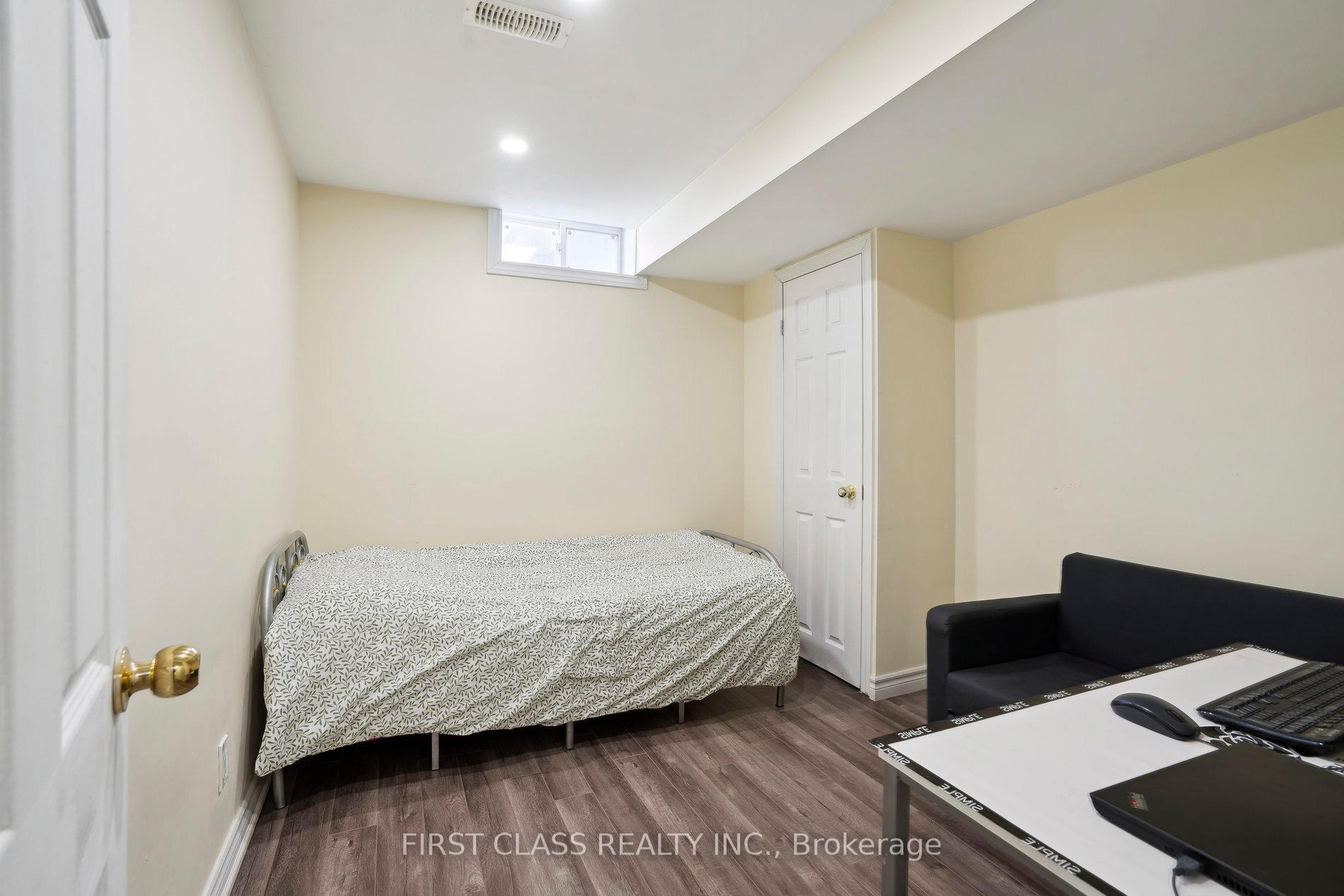 Photo 3 of 19 Jackson Eli Way, Markham, Cedarwood — HOMEH