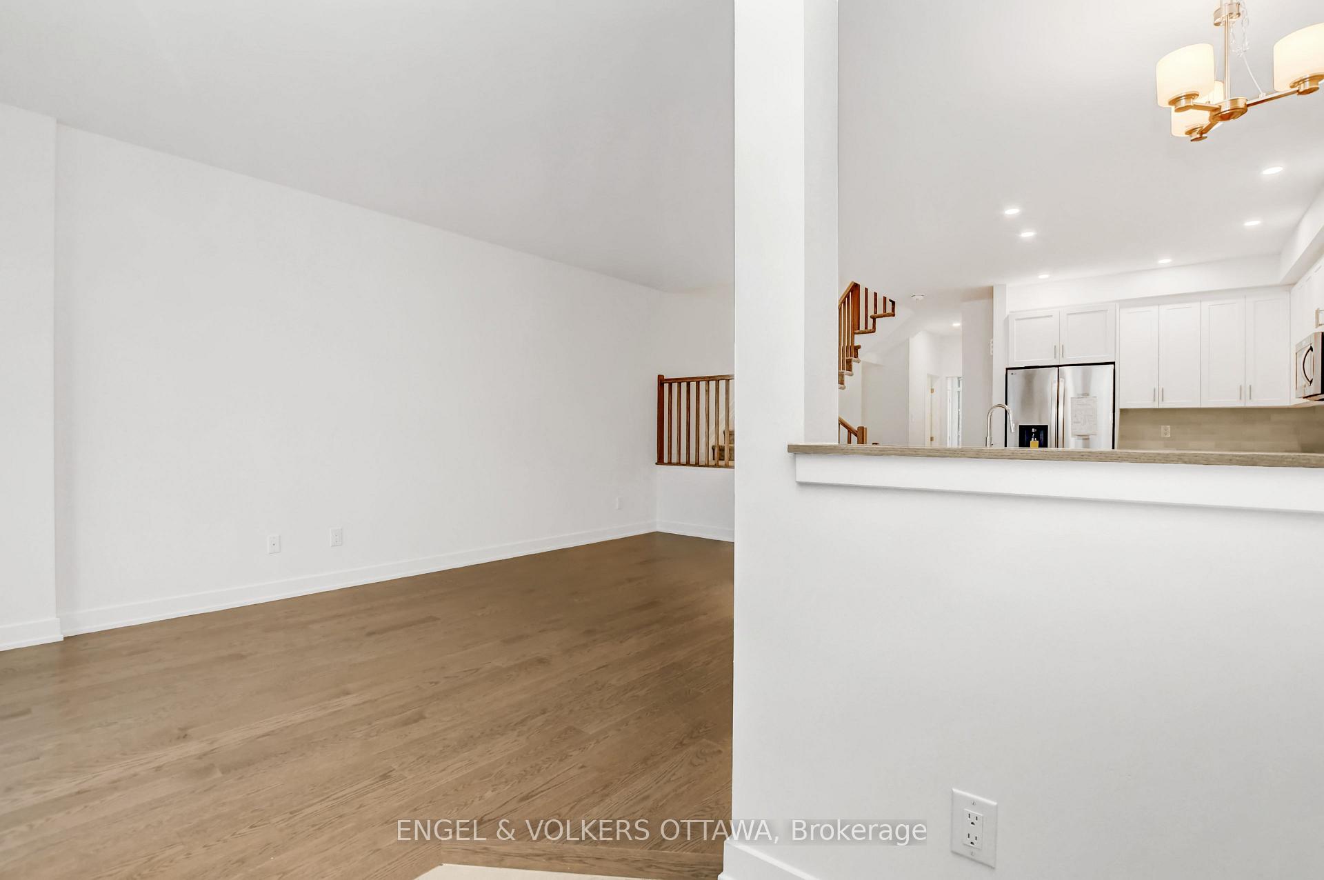 Photo 5 of 803 Anciano Crescent, Ottawa, Kanata - Emerald Meadows/Trailwest — HOMEH