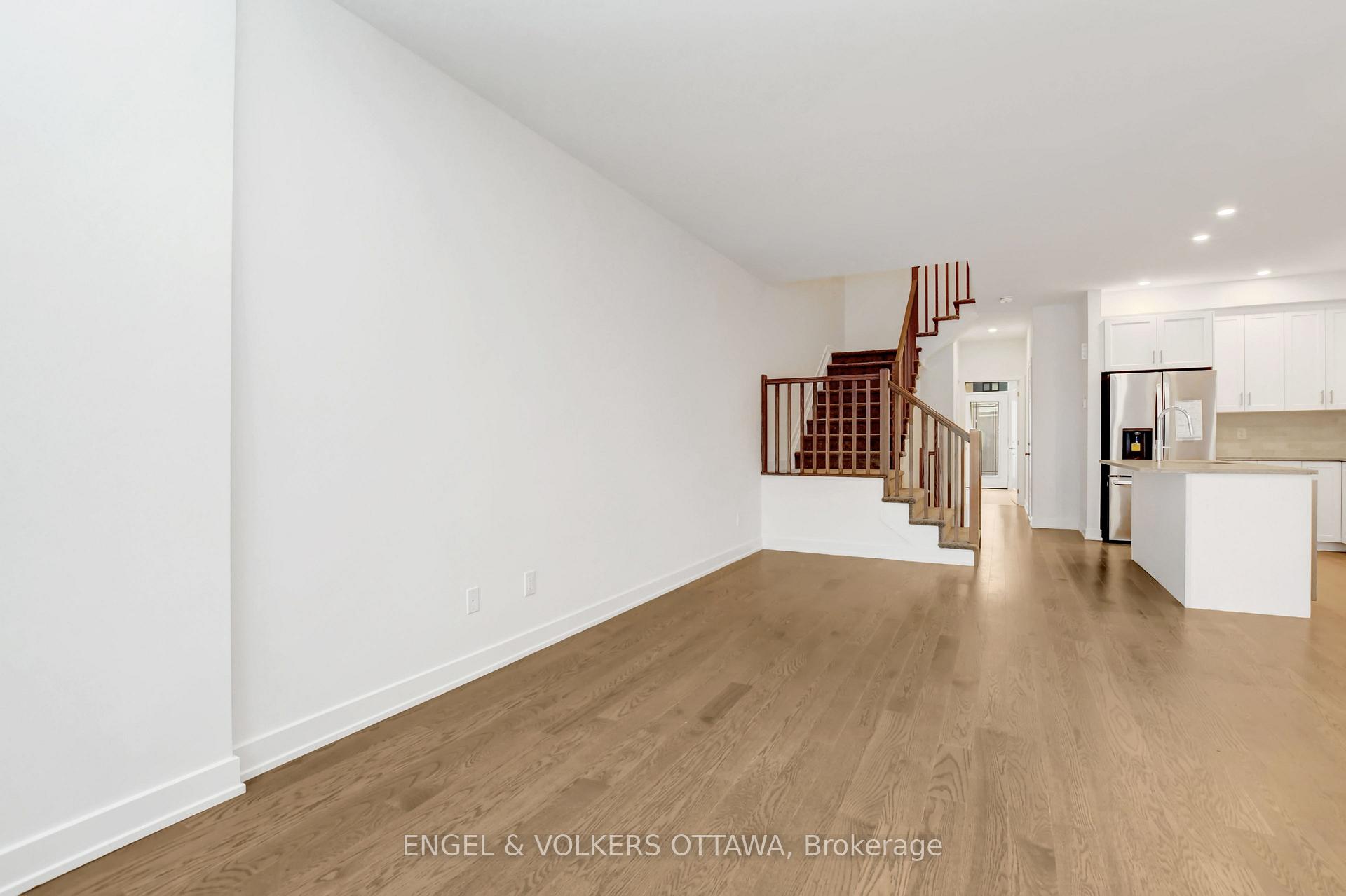 Photo 6 of 803 Anciano Crescent, Ottawa, Kanata - Emerald Meadows/Trailwest — HOMEH