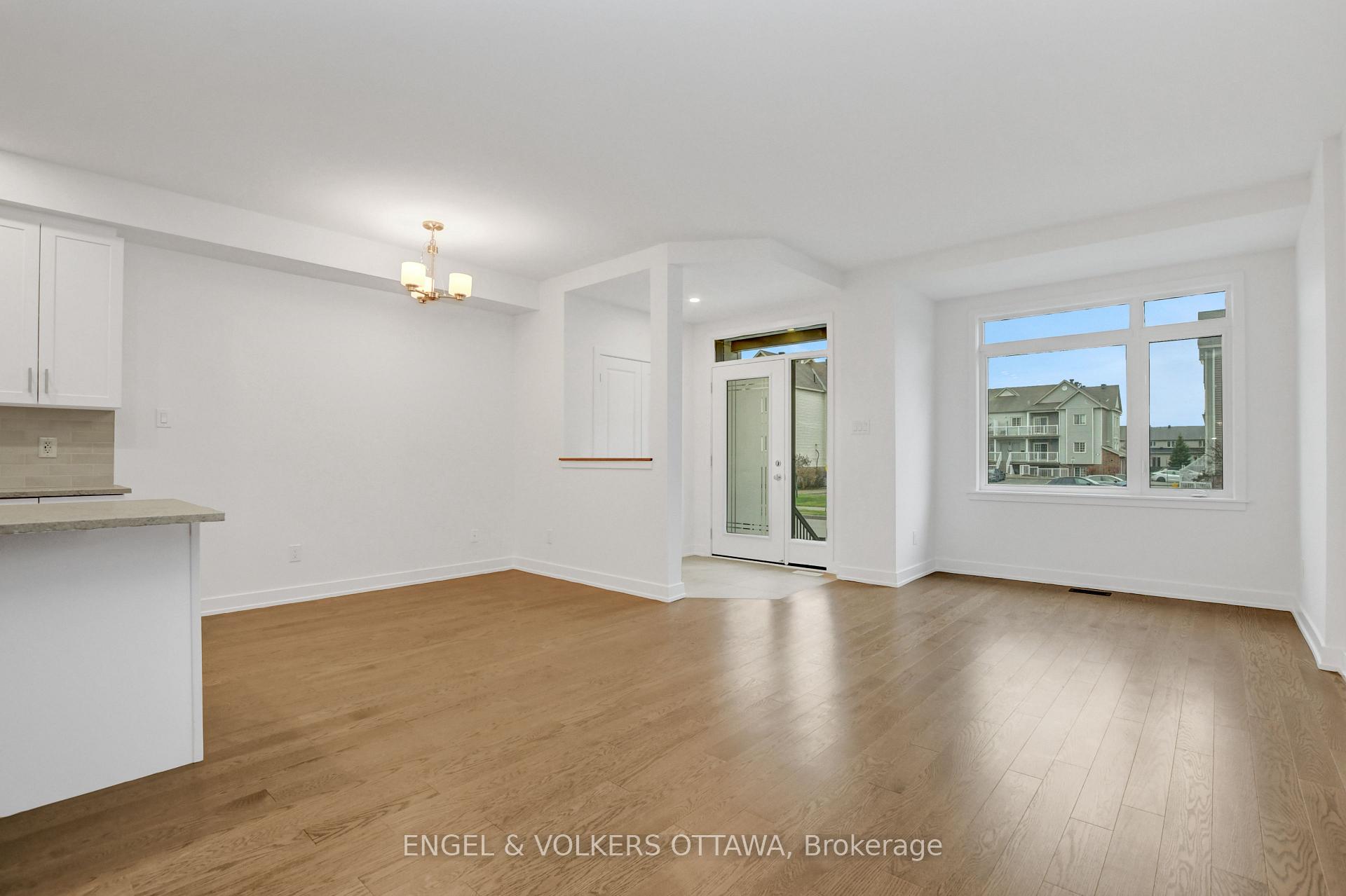 Photo 8 of 803 Anciano Crescent, Ottawa, Kanata - Emerald Meadows/Trailwest — HOMEH
