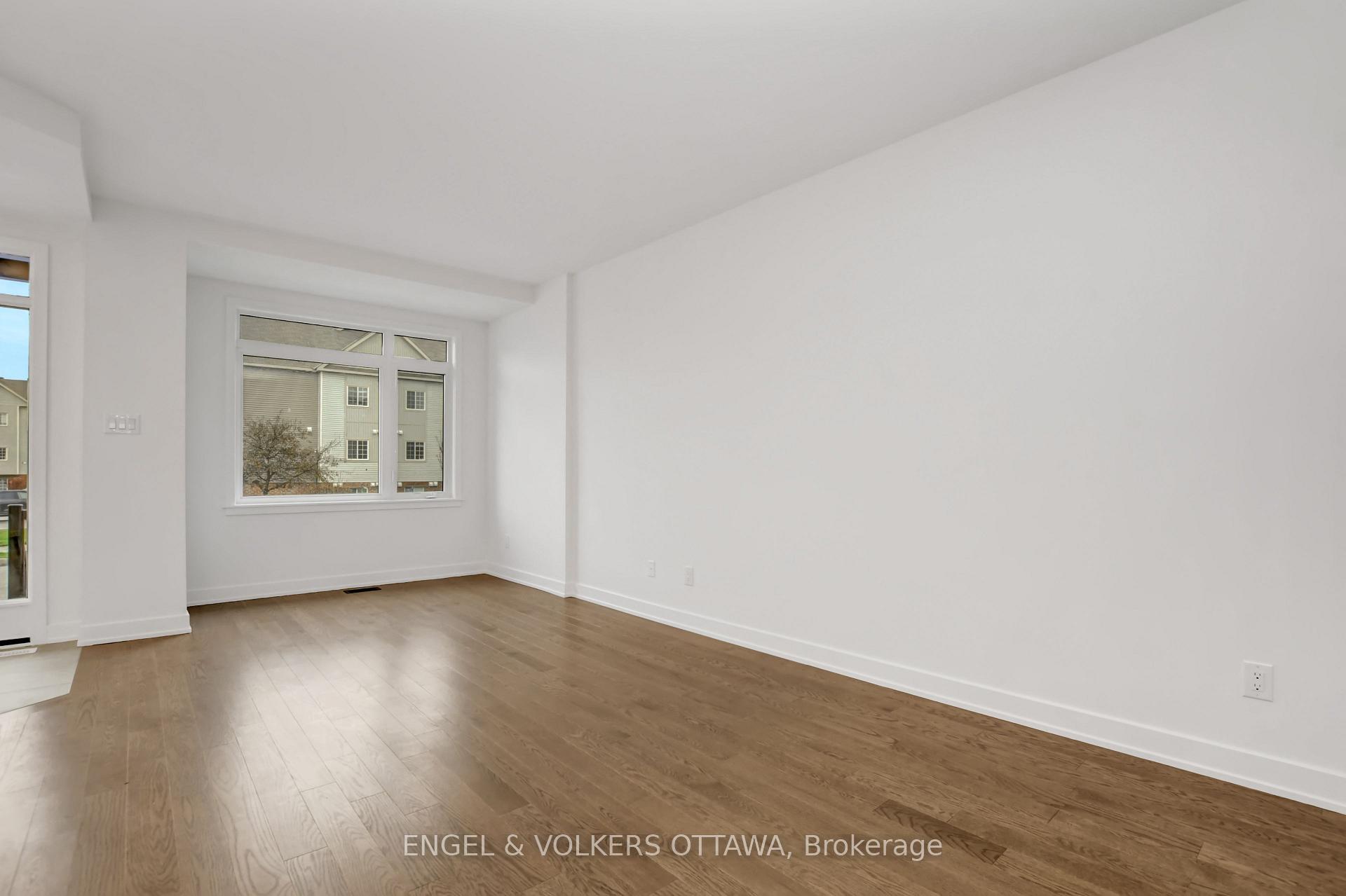 Photo 9 of 803 Anciano Crescent, Ottawa, Kanata - Emerald Meadows/Trailwest — HOMEH