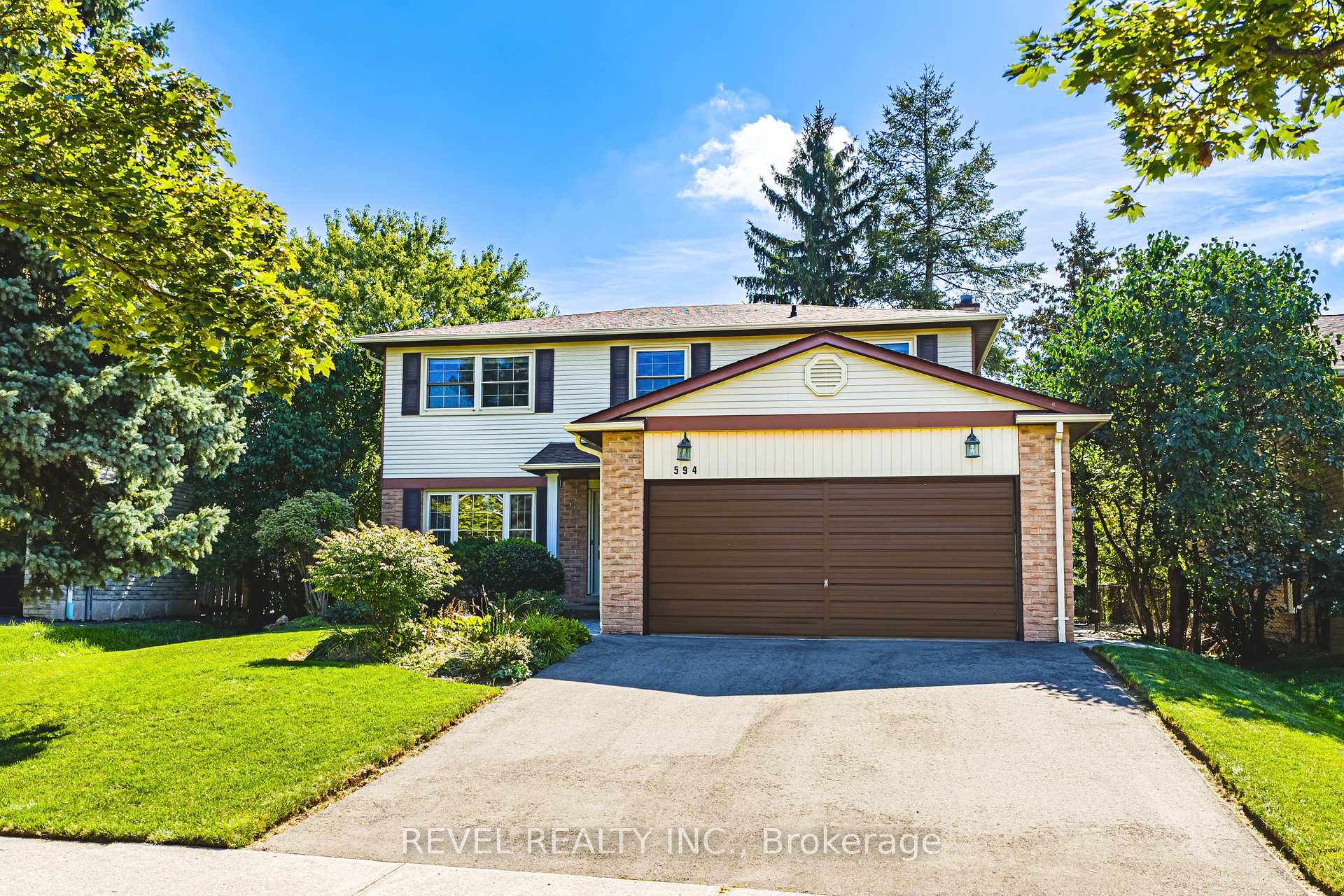 Photo 2 of 594 Moorelands Crescent, Milton, Timberlea — HOMEH